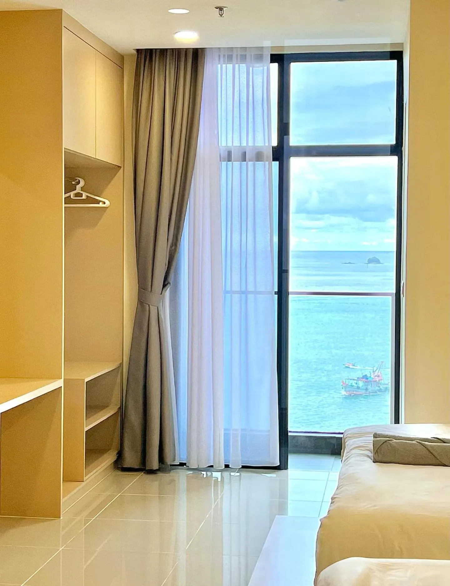 Balcony/Terrace, Bed in The Shore Kota Kinabalu