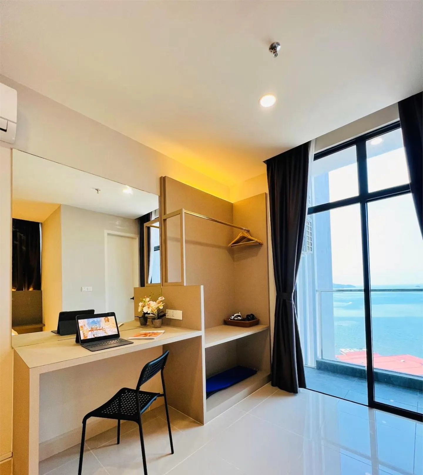 Balcony/Terrace, Bed in The Shore Kota Kinabalu