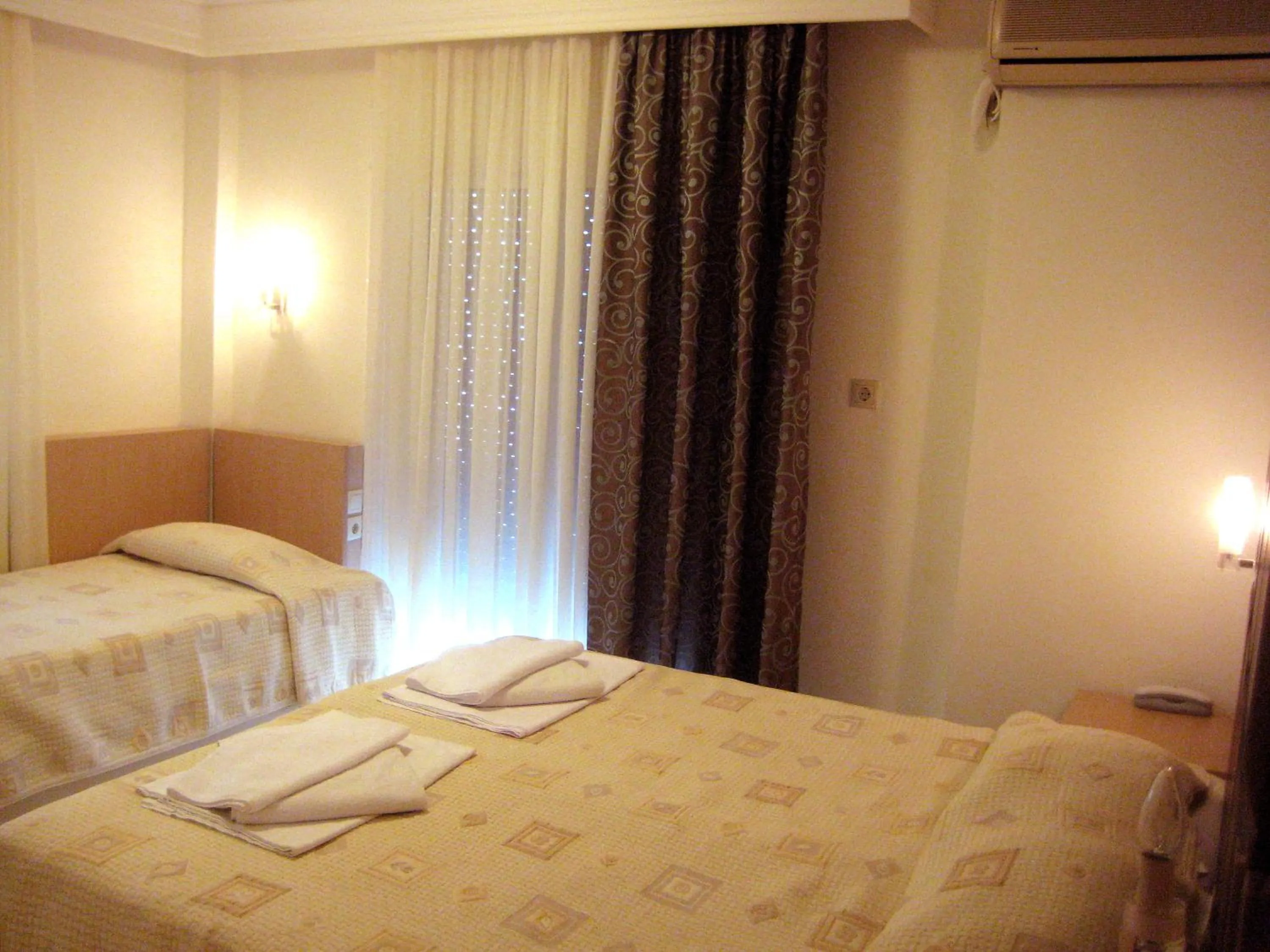Photo of the whole room, Bed in Hotel Avra