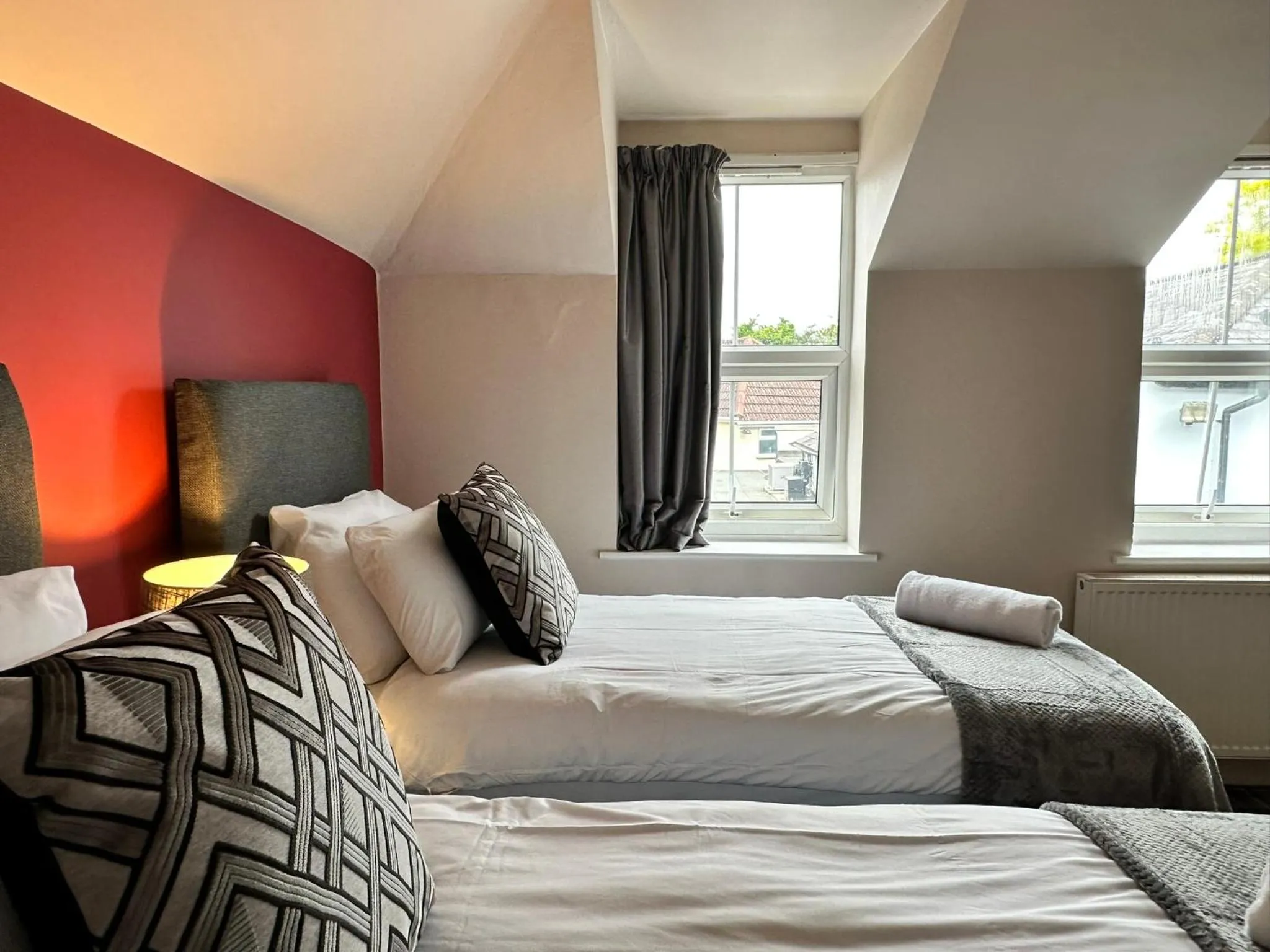 Bedroom, Bed in The Prince Albert Pub & Hotel with onsite FREE PARKING 2 minutes from Legoland