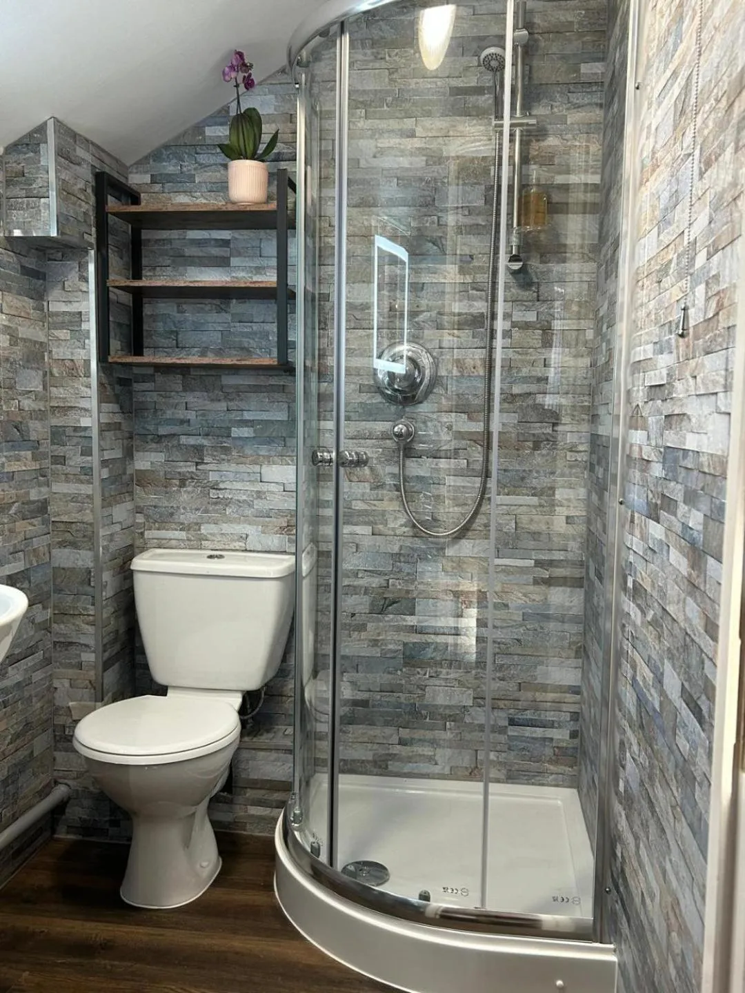 The Prince Albert Pub & Hotel with onsite FREE PARKING 2 minutes from Legoland