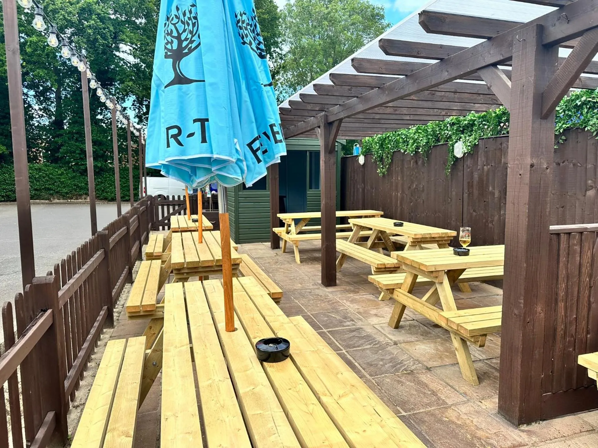 Patio in The Prince Albert Pub & Hotel with onsite FREE PARKING 2 minutes from Legoland