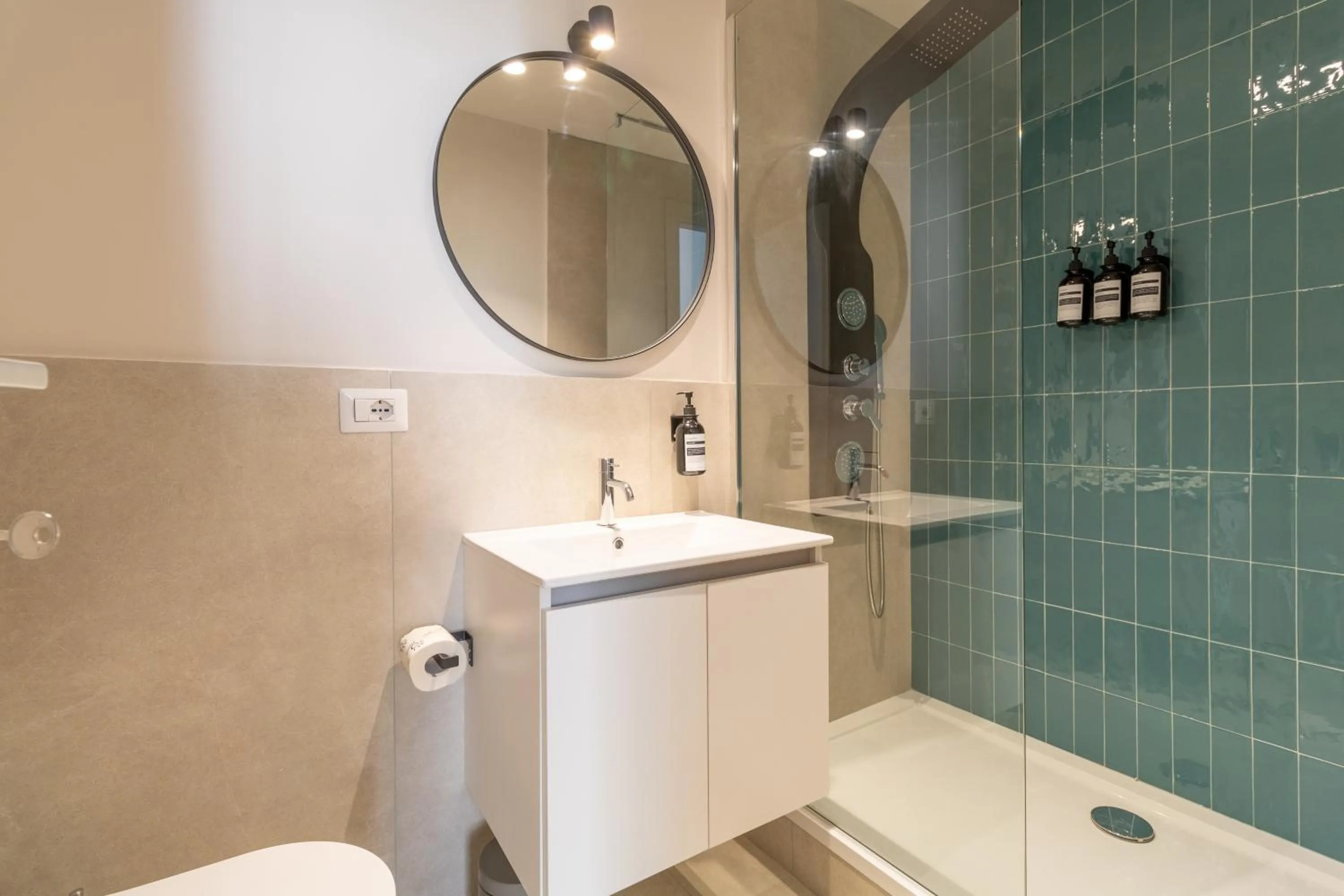 Shower in Guesthouse Emilio