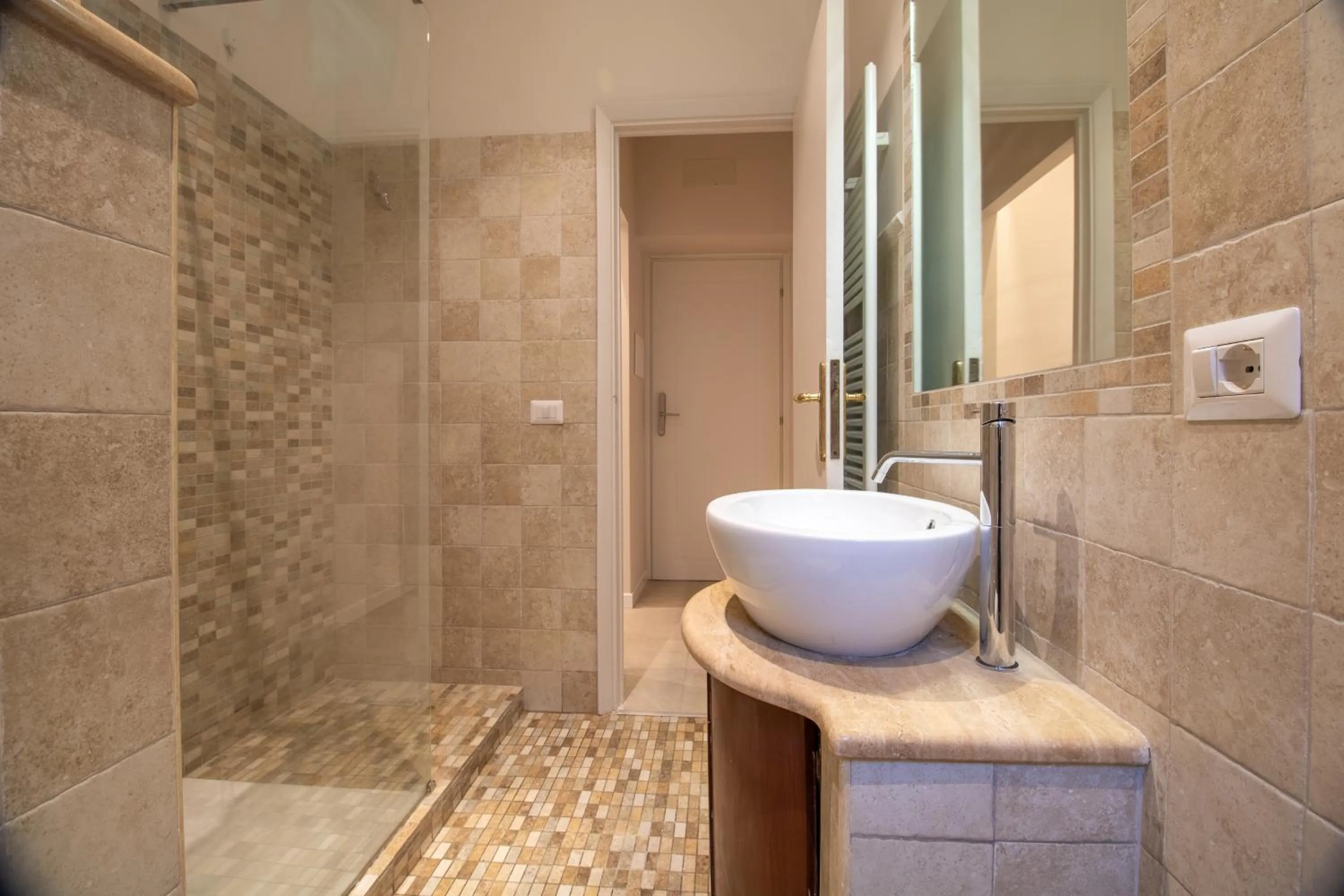 Shower in Guesthouse Emilio