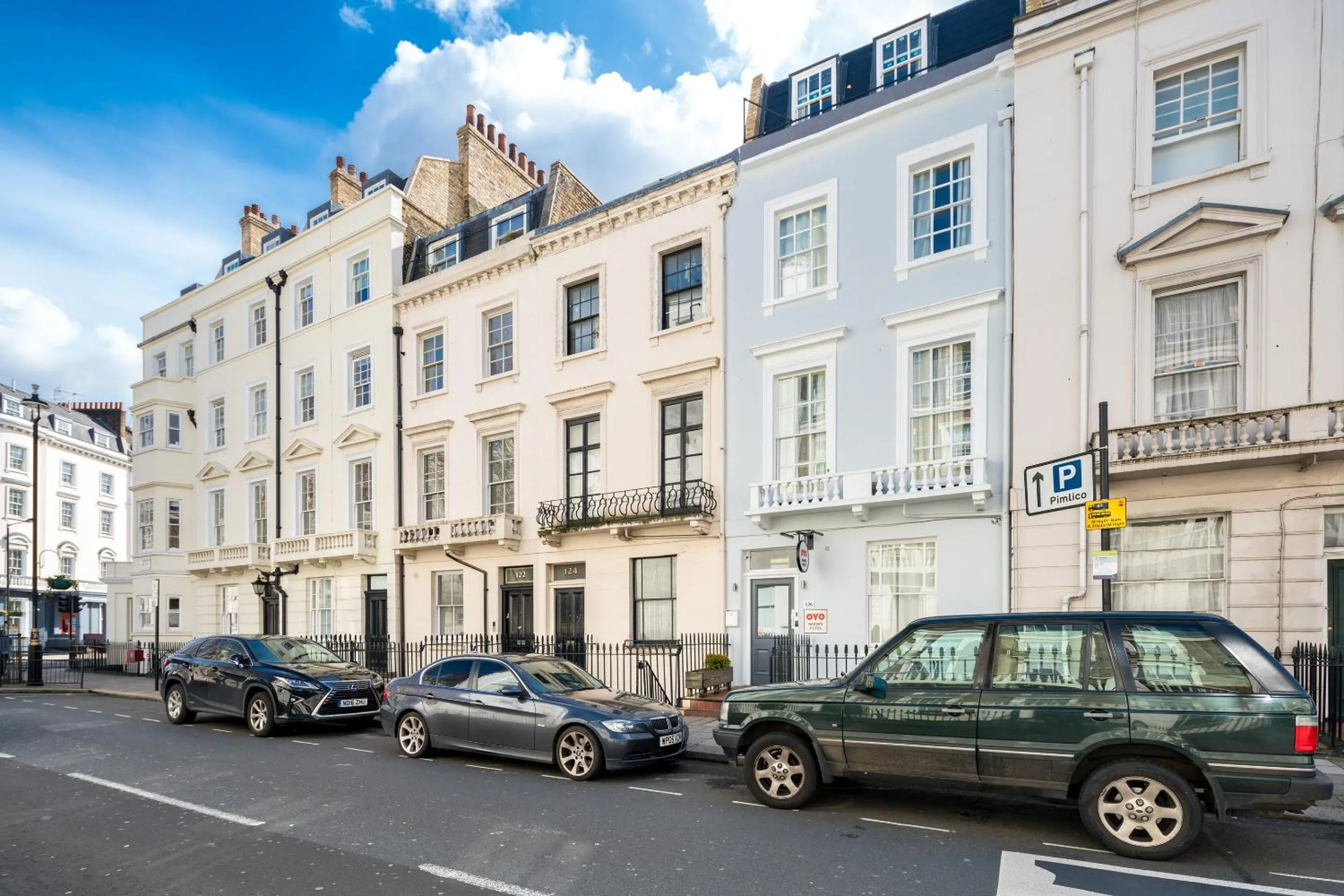 Facade/entrance in OYO Bakers Hotel London Victoria