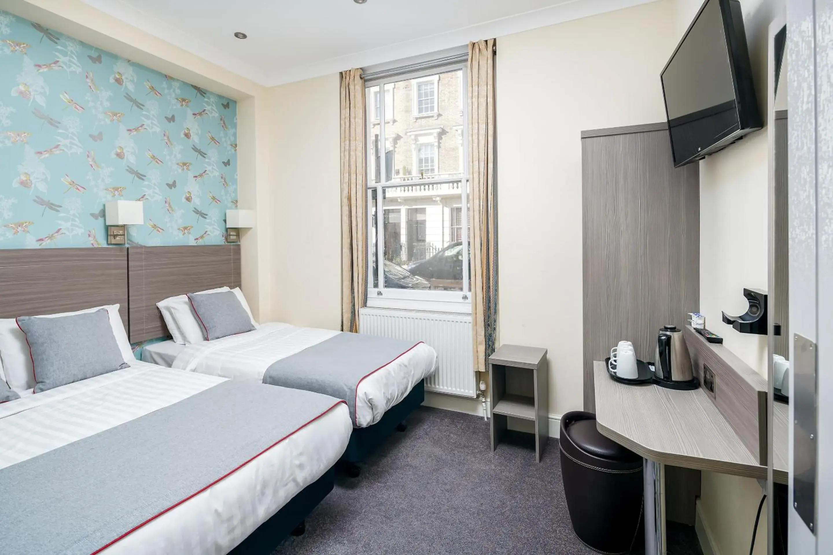 Deluxe Triple Room in OYO Bakers Hotel London Victoria Deluxe Triple Room in OYO Bakers Hotel London Victoria