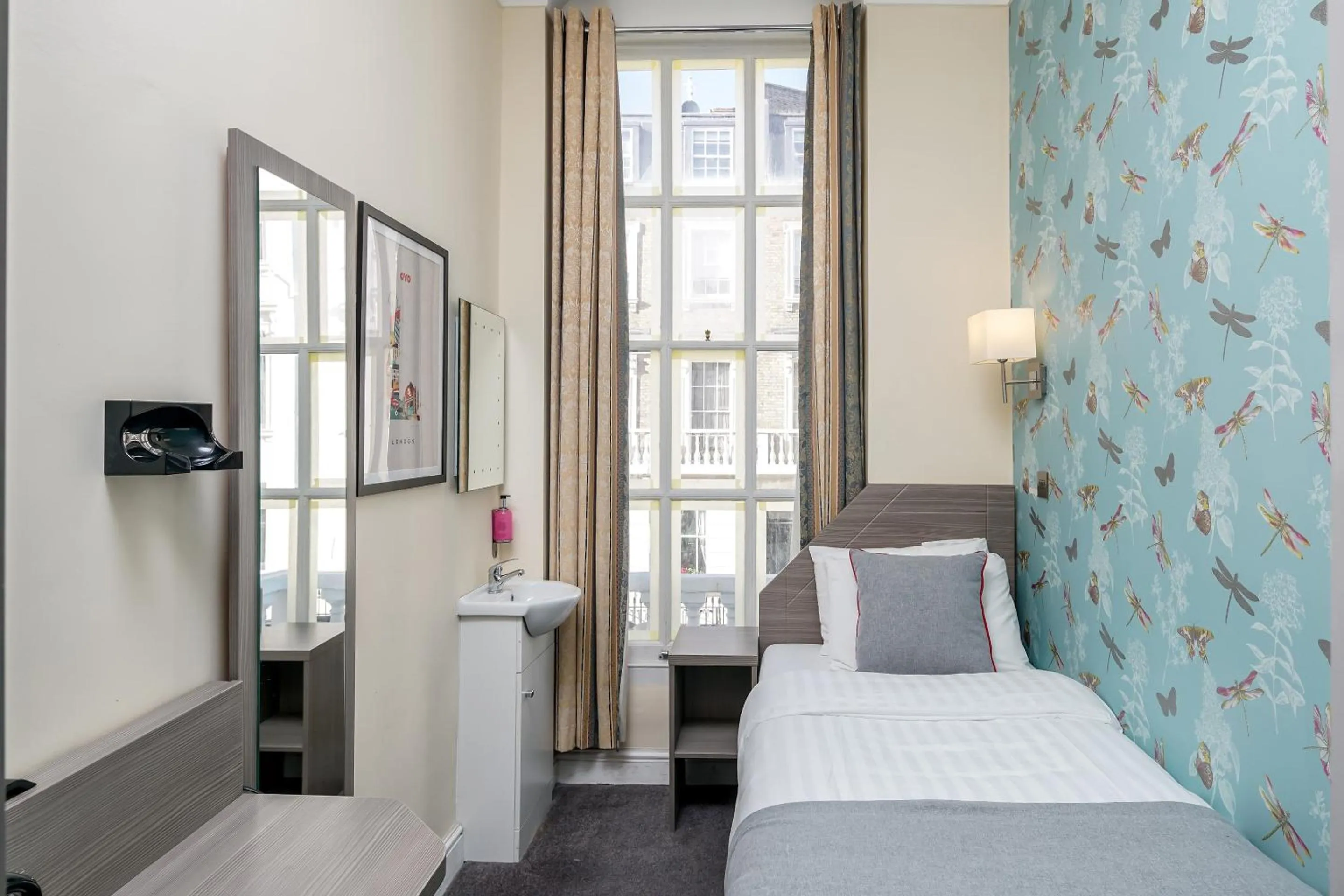 Bedroom, Bed in OYO Bakers Hotel London Victoria