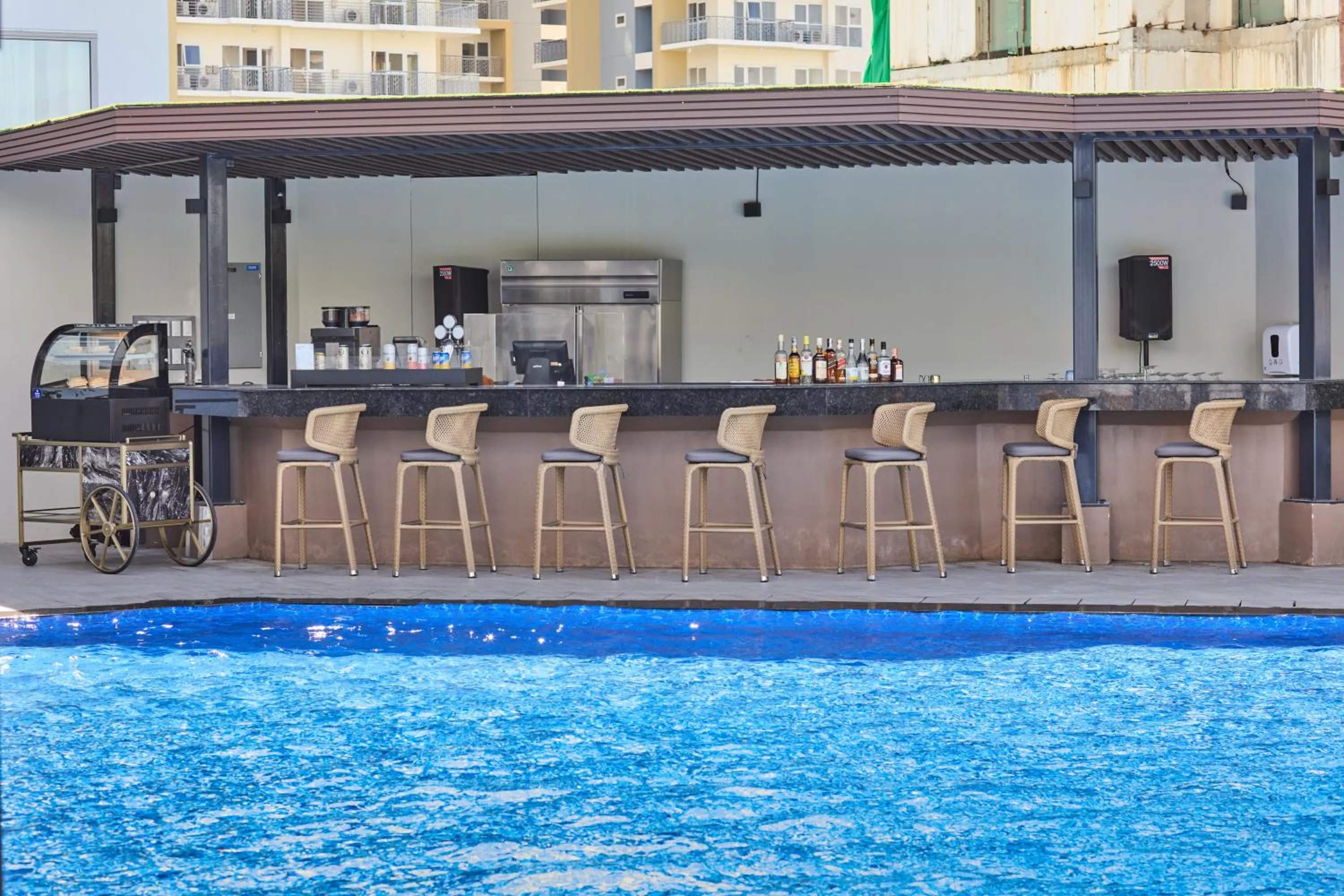 Lounge or bar in Grand Westside Manila Bay