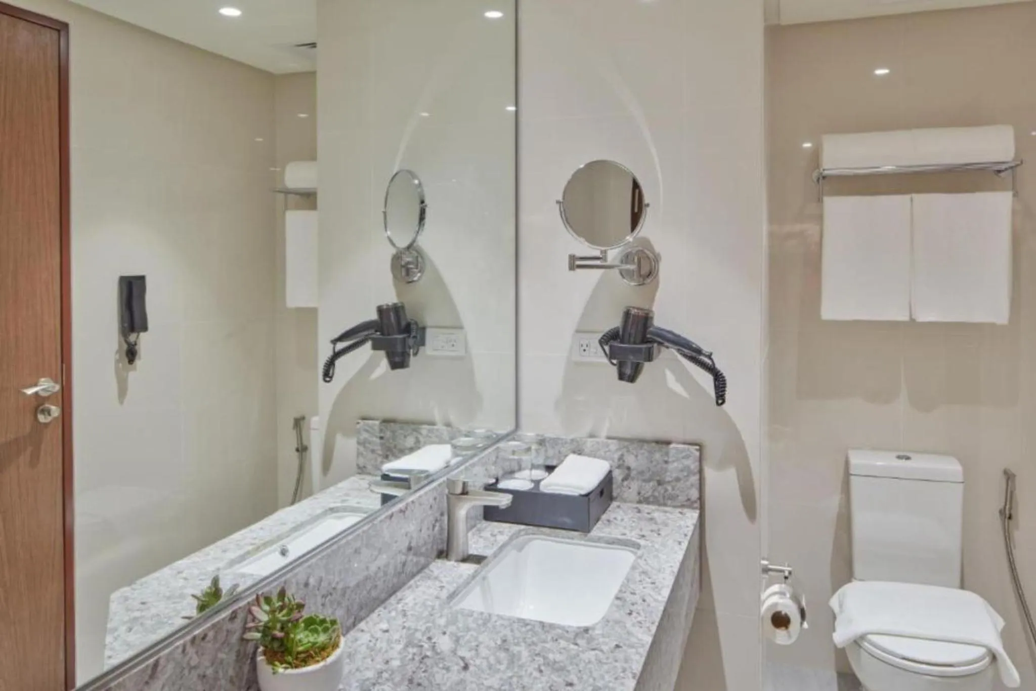 Shower in Grand Westside Manila Bay