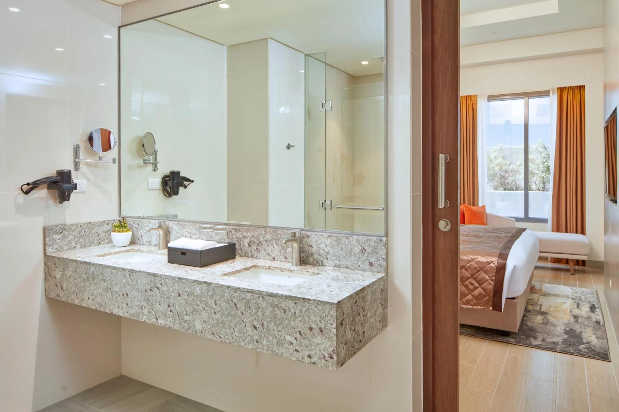 Shower, Bed in Grand Westside Manila Bay