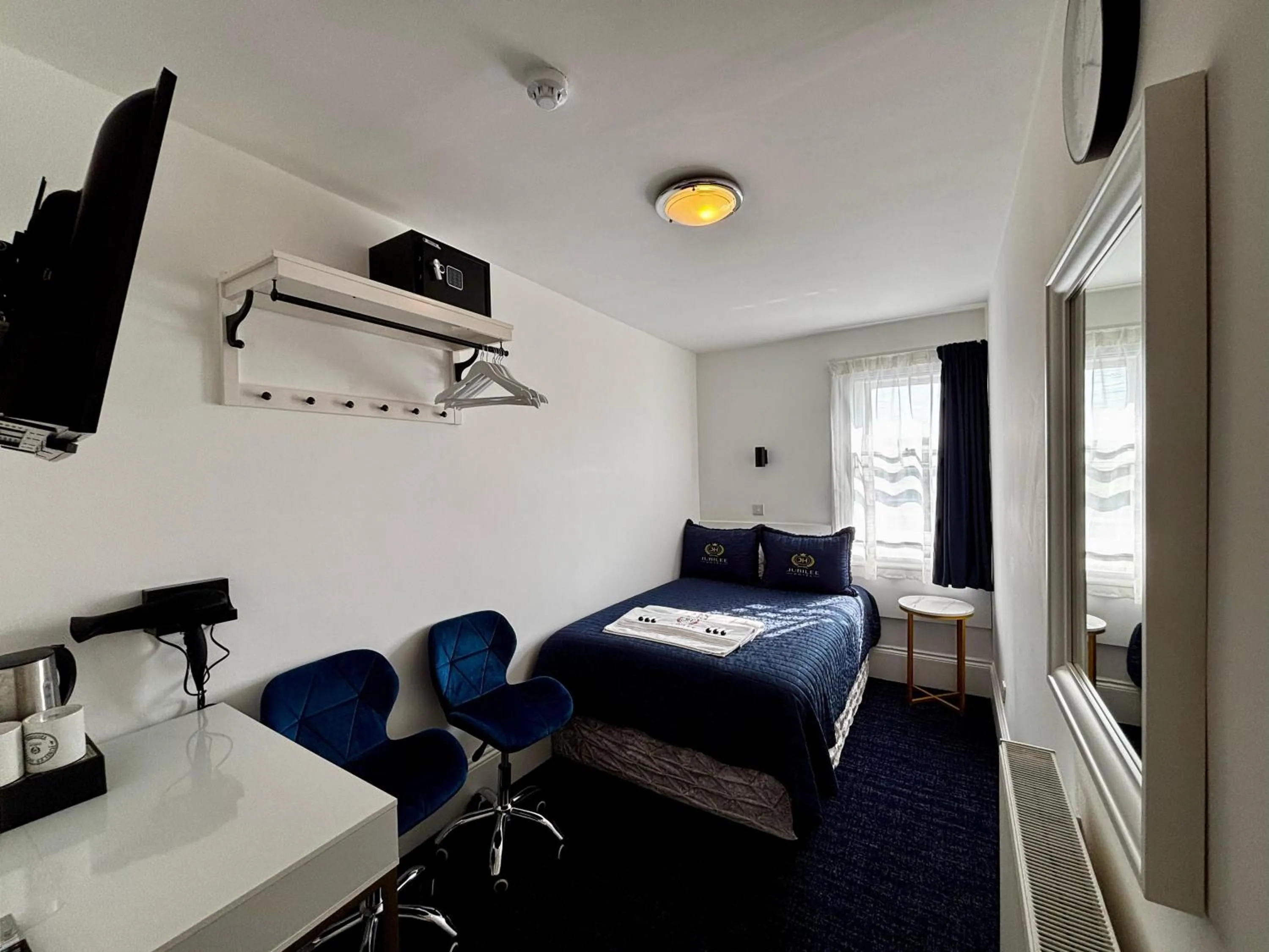 Bed in Jubilee Hotel Victoria