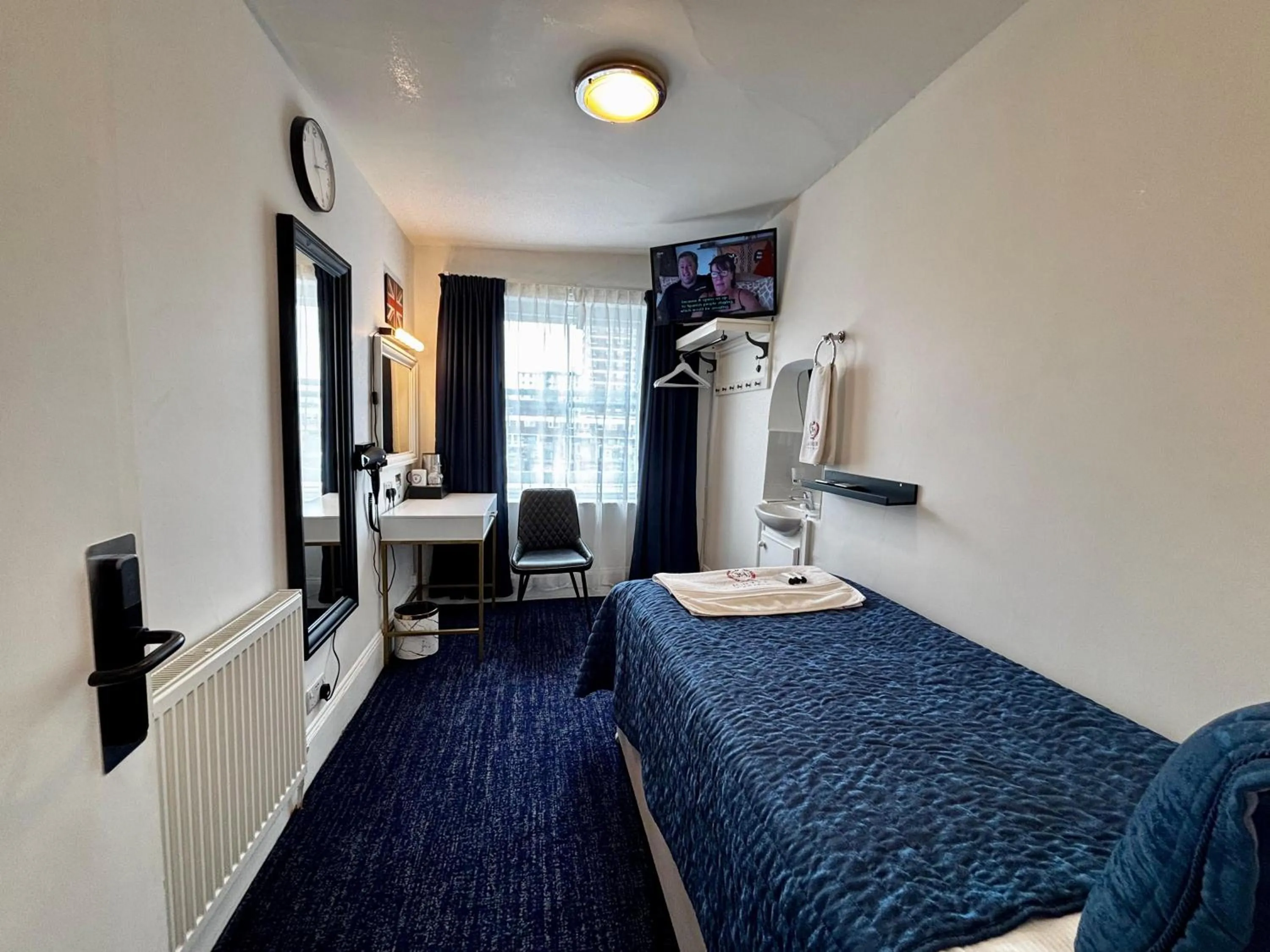 Bed in Jubilee Hotel Victoria