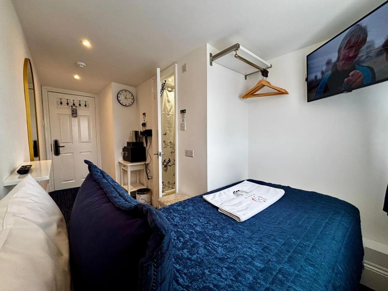 Bed in Jubilee Hotel Victoria