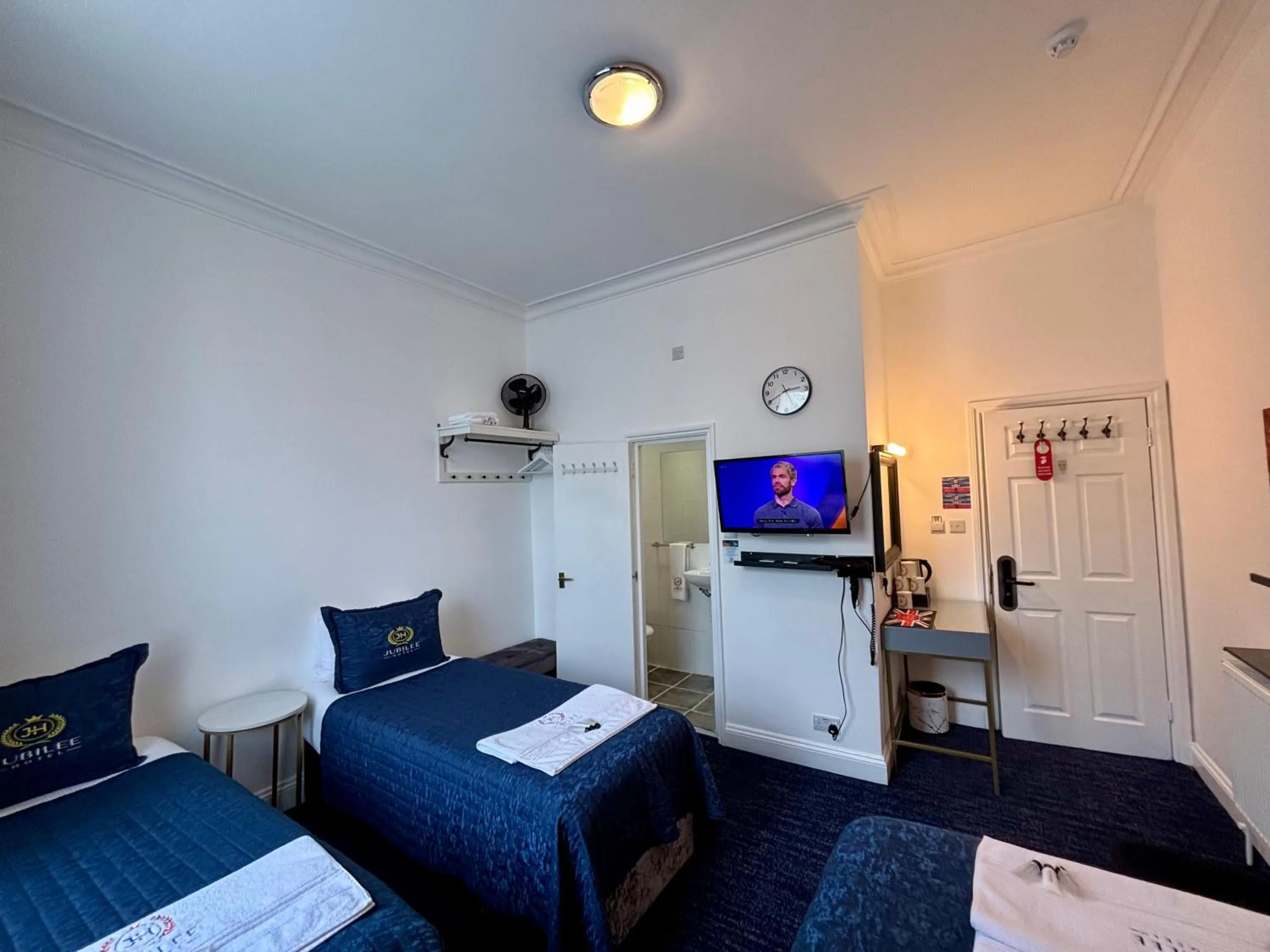 Bed in Jubilee Hotel Victoria