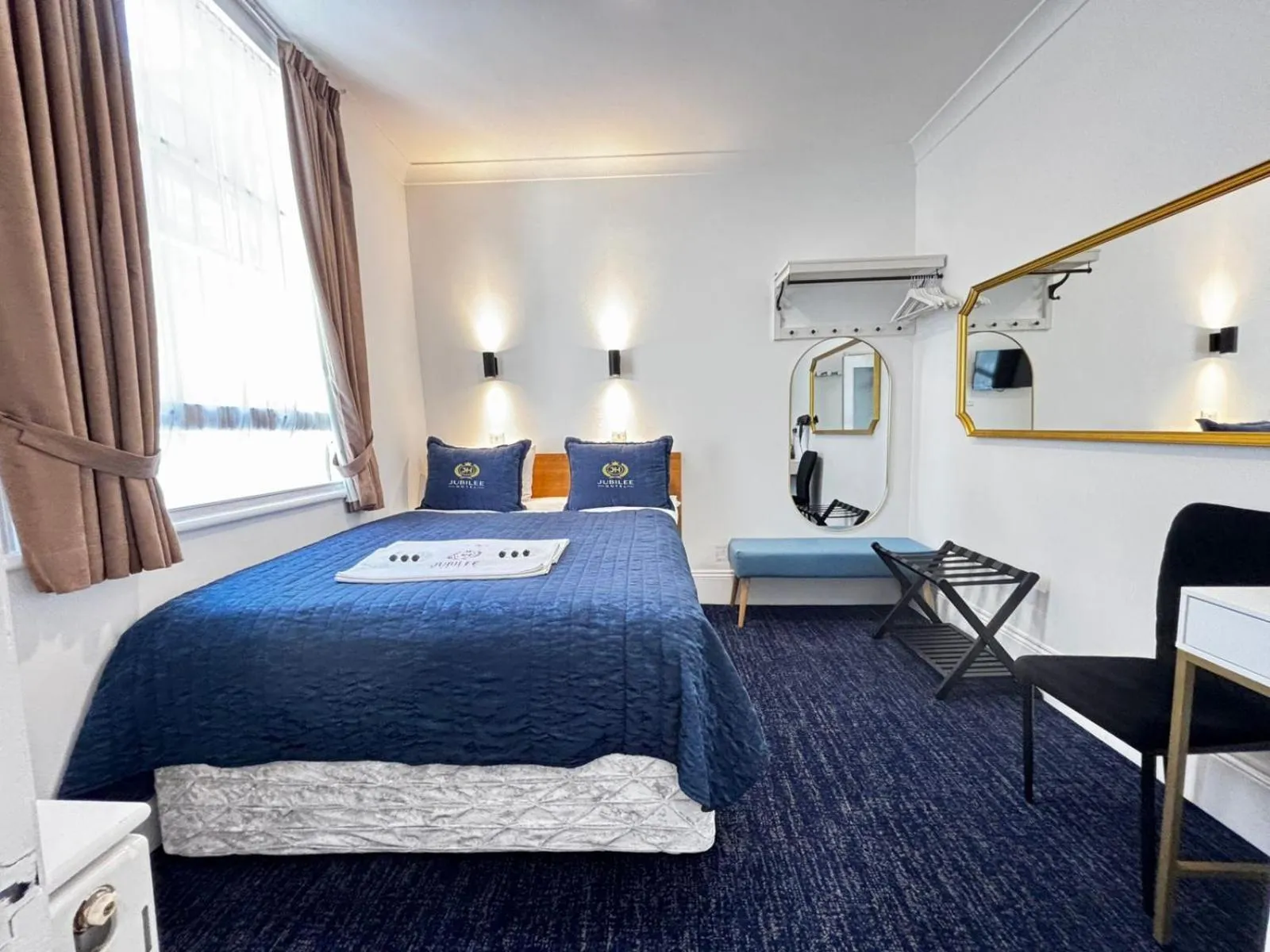 Bed in Jubilee Hotel Victoria