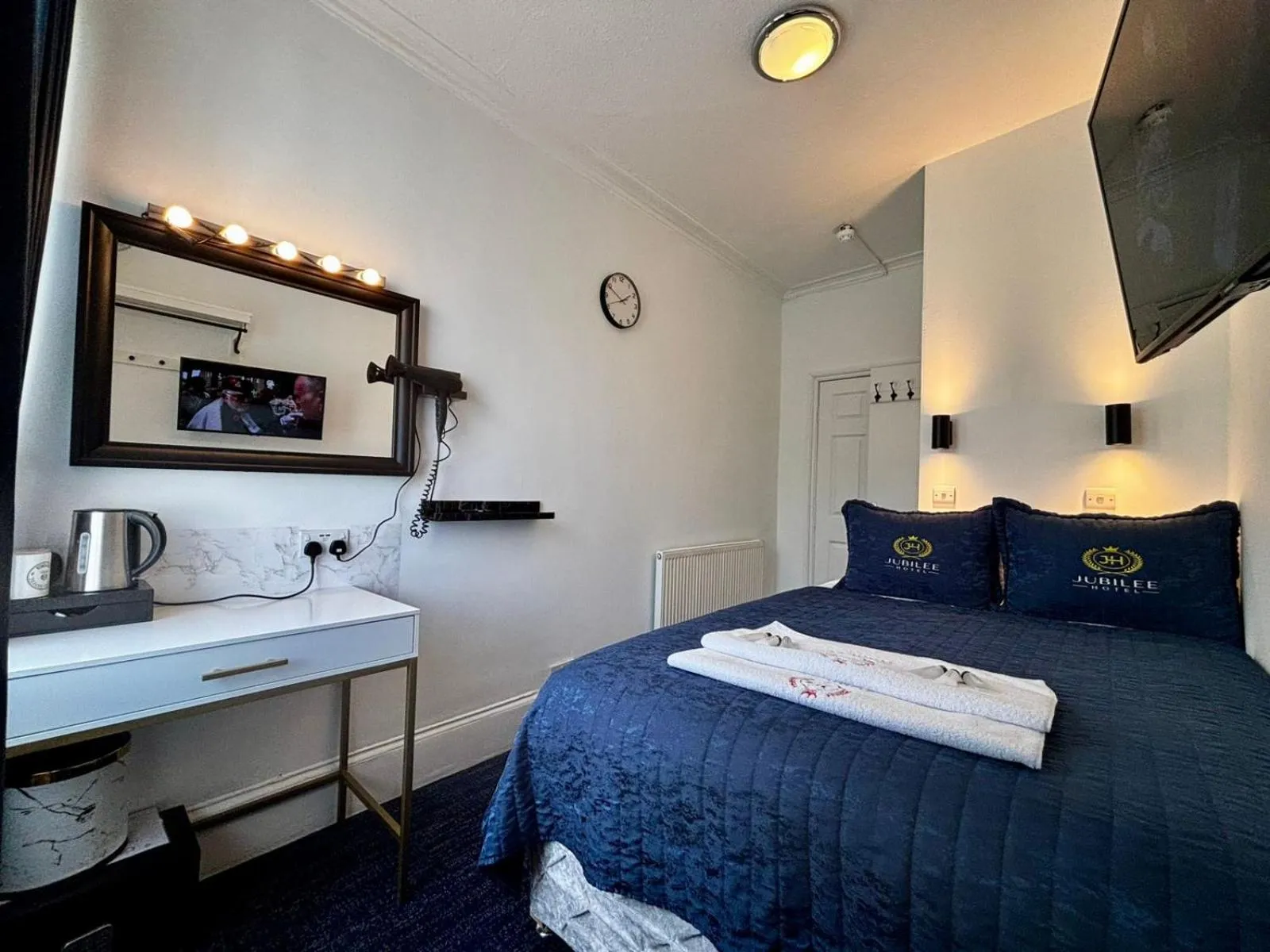 Bed in Jubilee Hotel Victoria