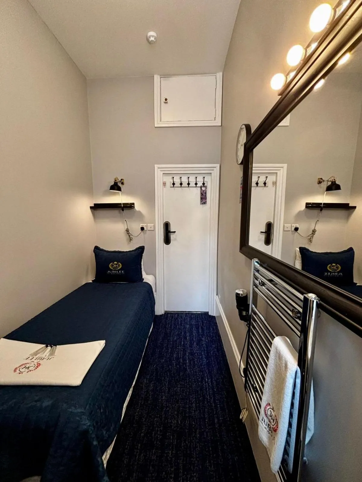 Bed in Jubilee Hotel Victoria