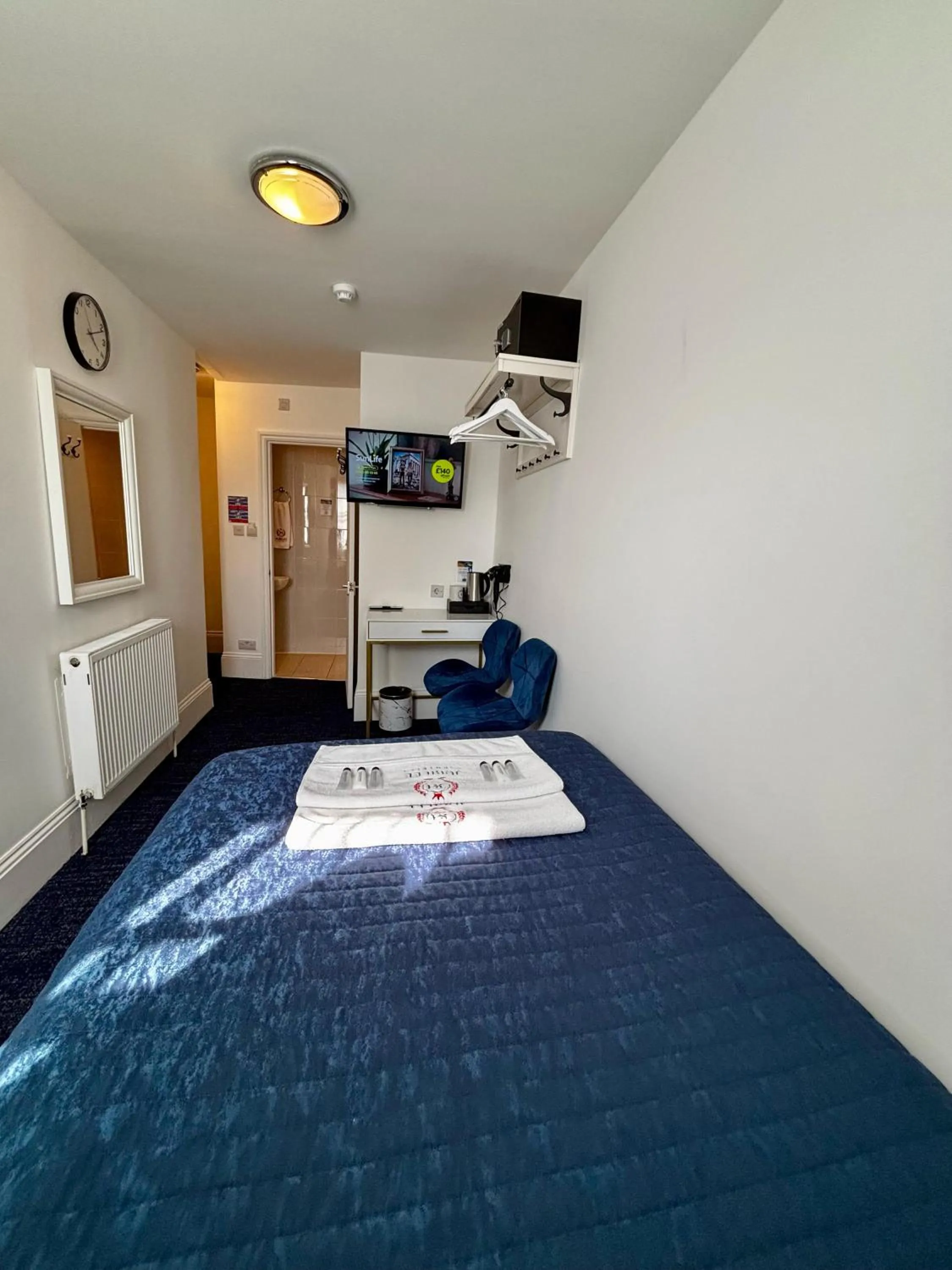 Bed in Jubilee Hotel Victoria