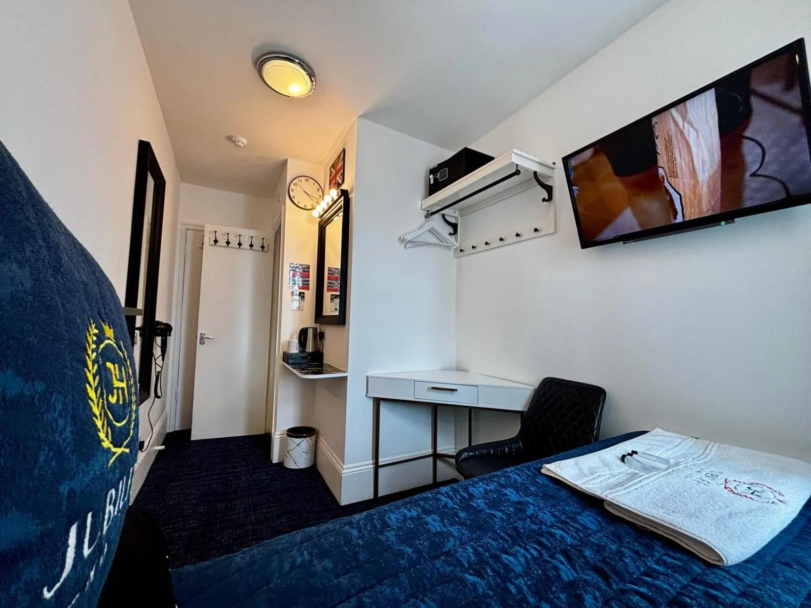 Bed in Jubilee Hotel Victoria