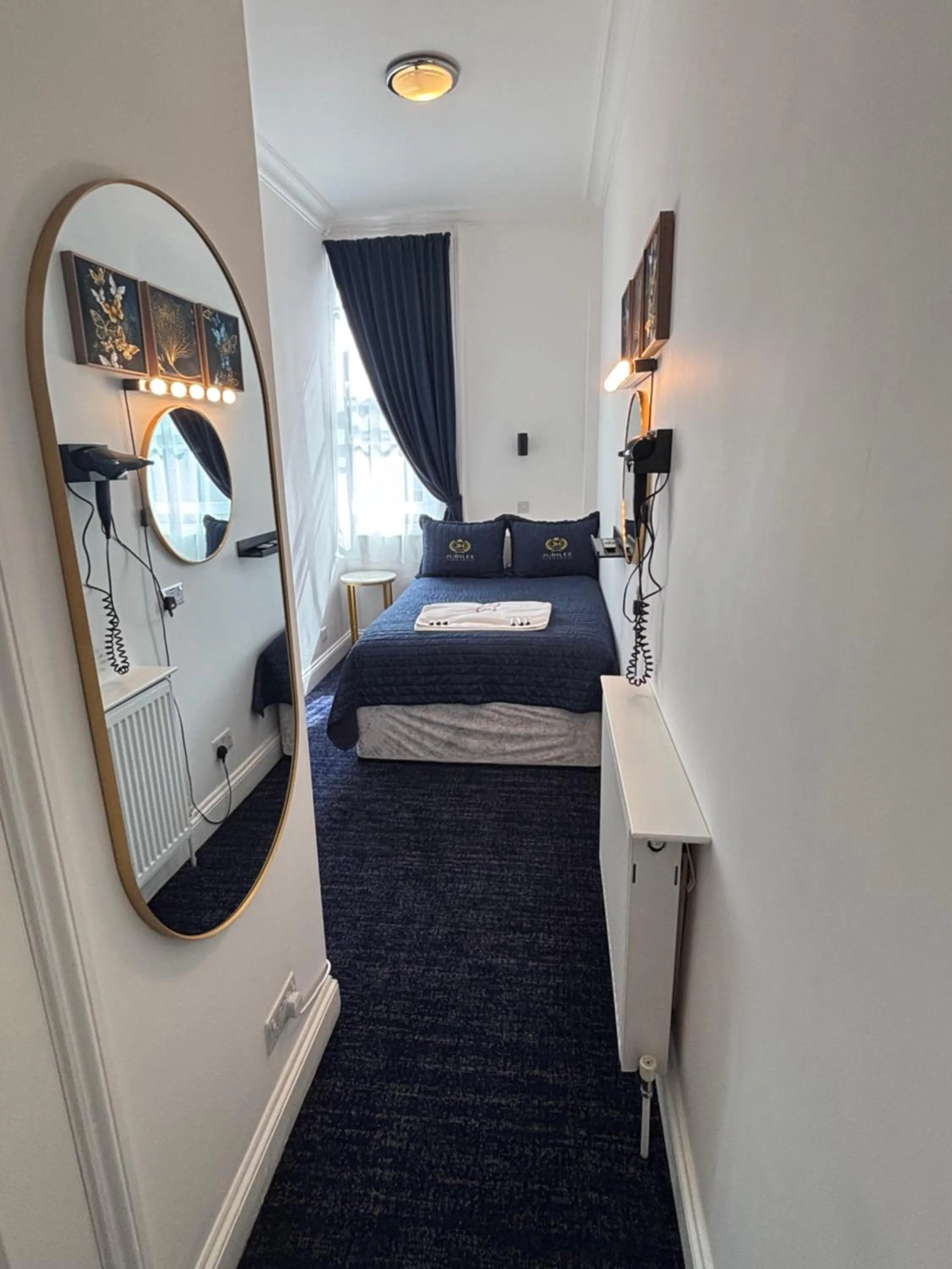 Bed in Jubilee Hotel Victoria