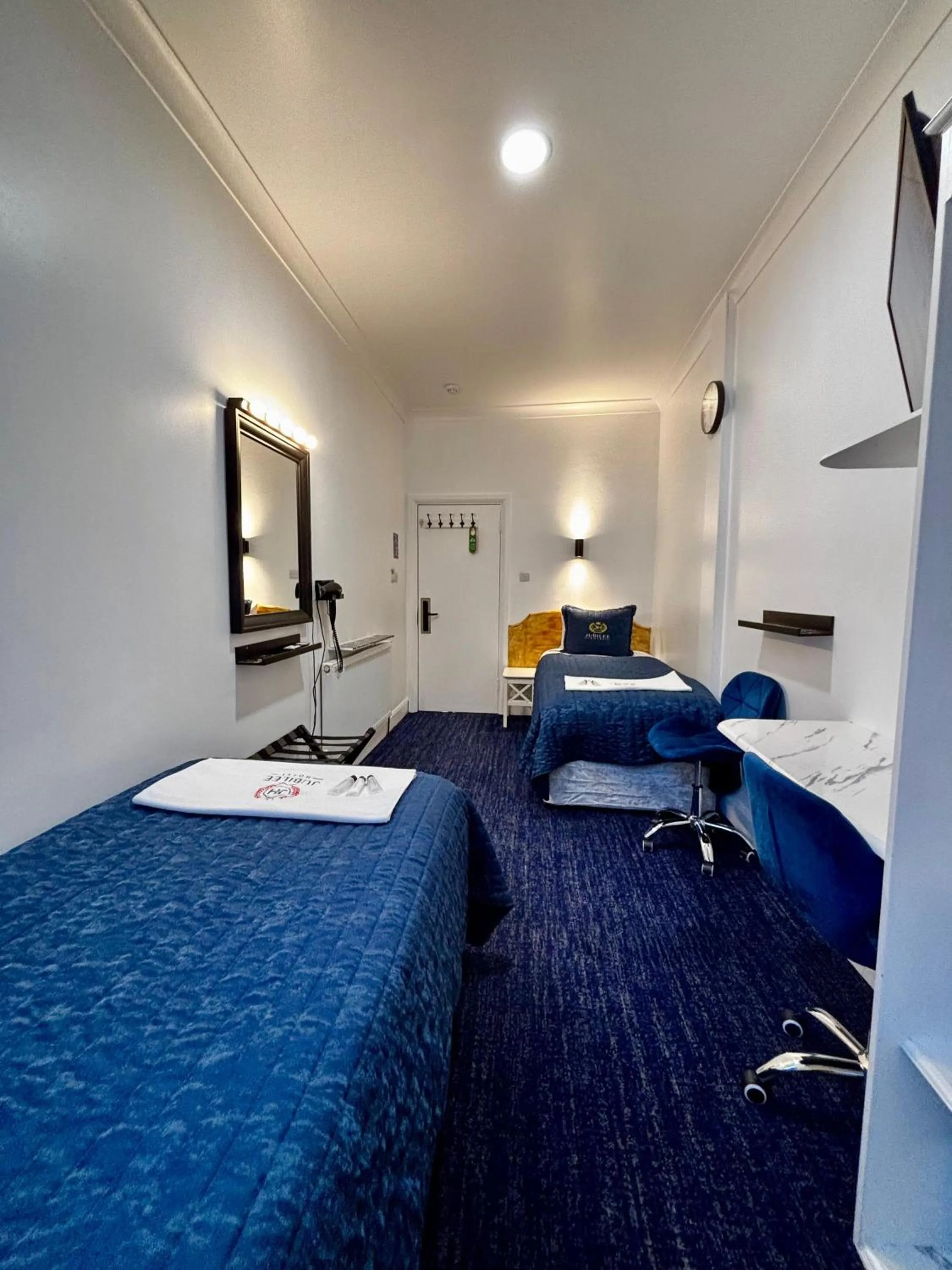 Bed in Jubilee Hotel Victoria