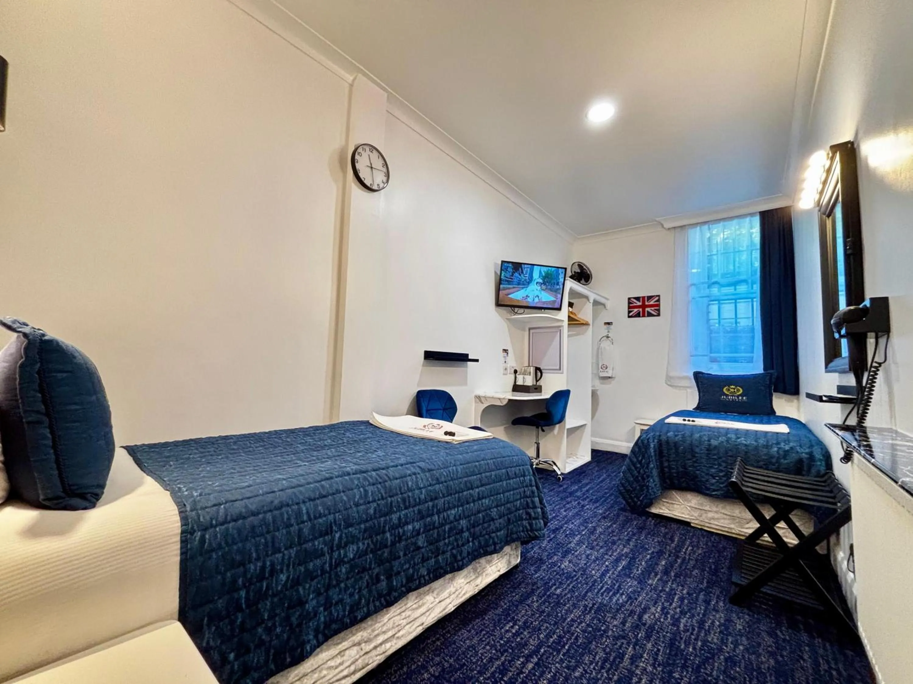 Bed in Jubilee Hotel Victoria