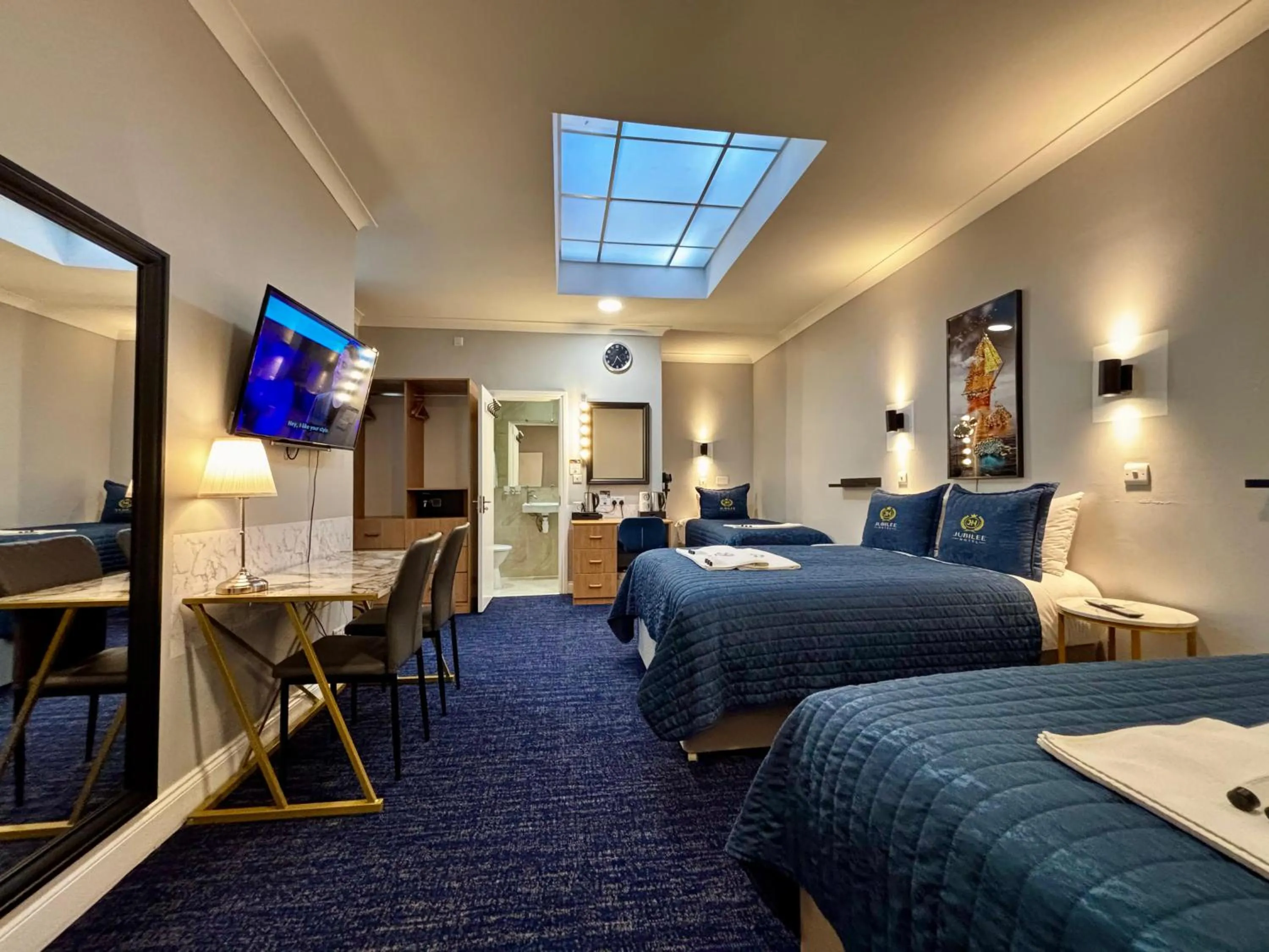 Bed in Jubilee Hotel Victoria