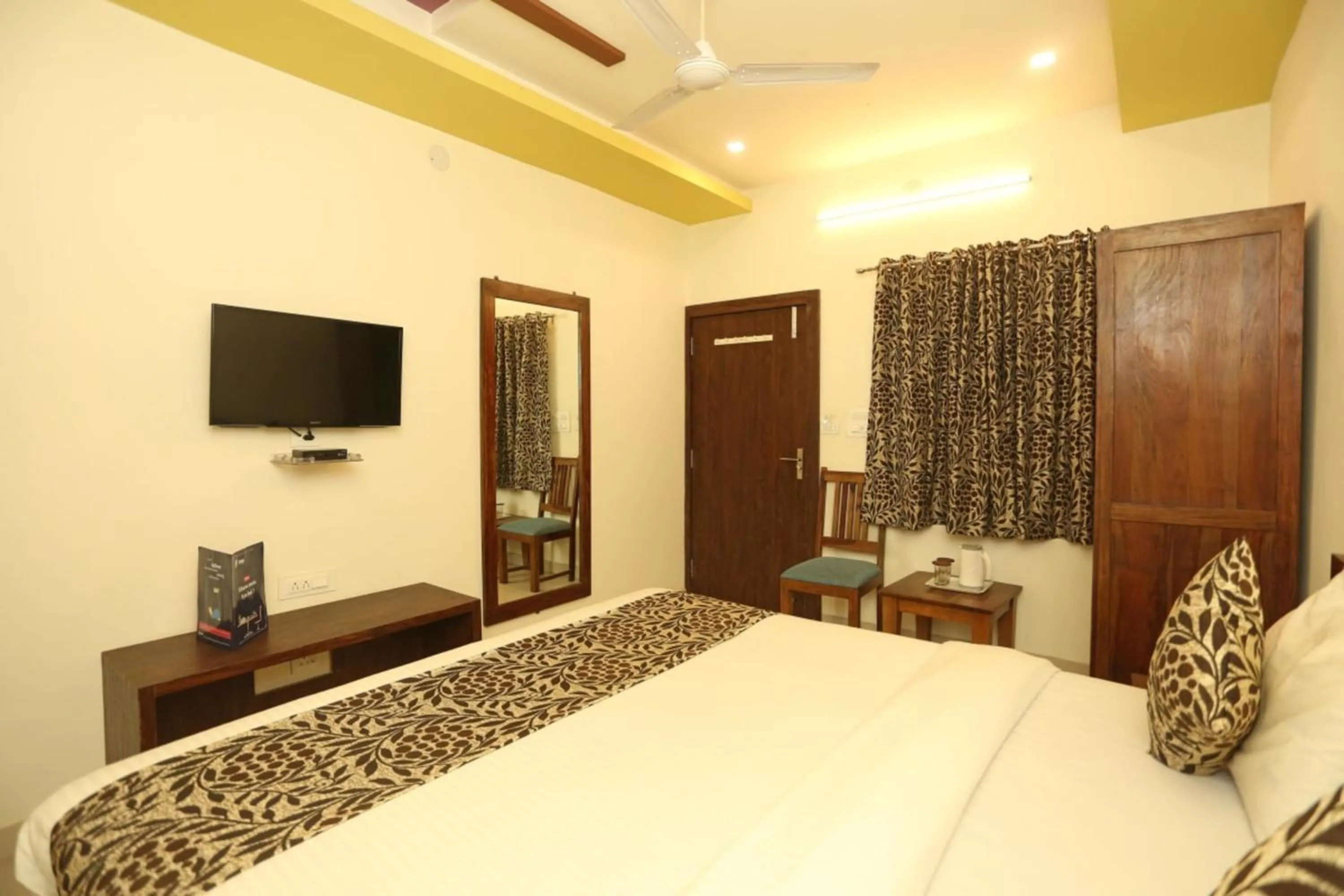 Bedroom, Bed in Hotel Global Inn