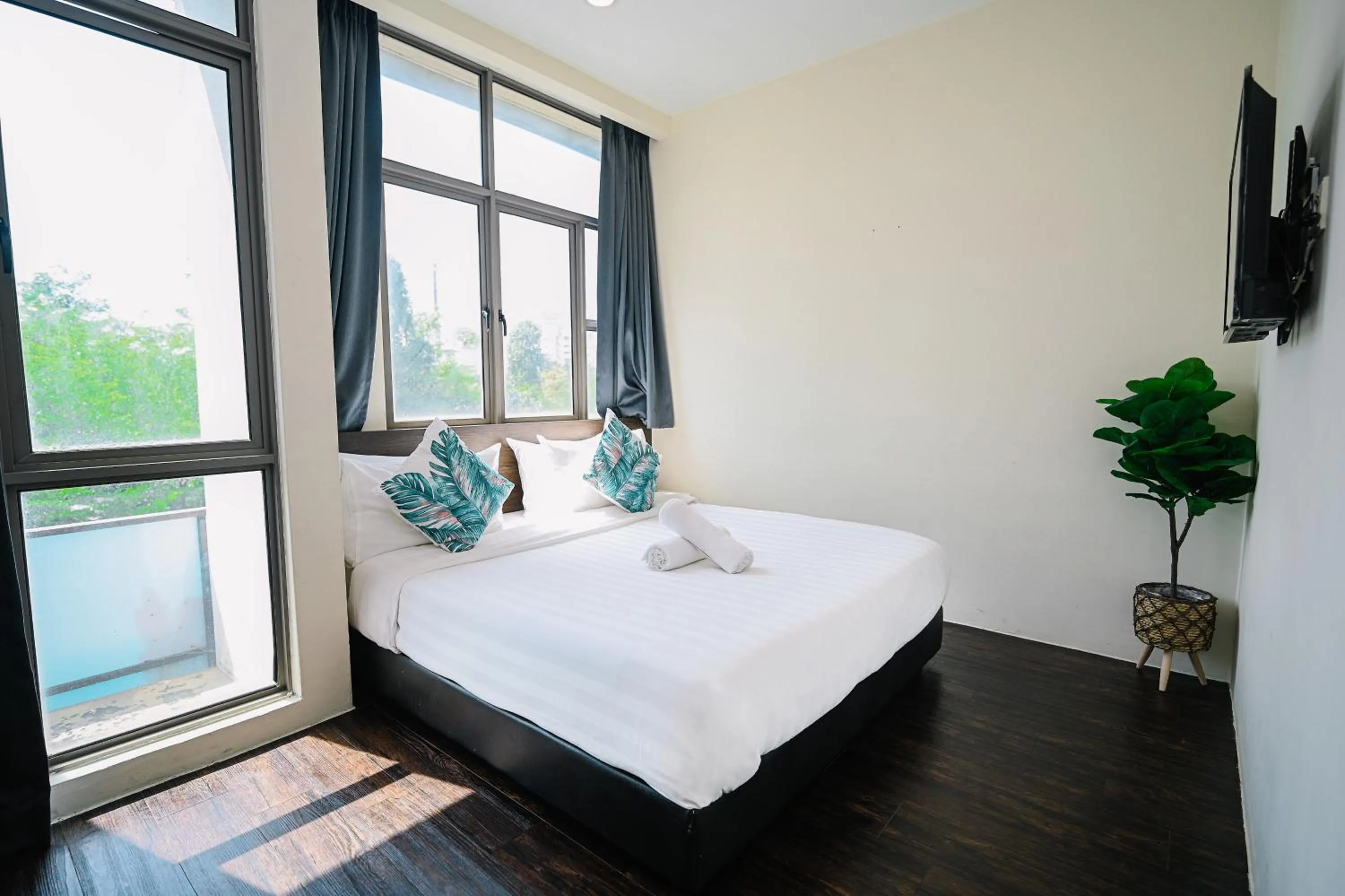 Bed in Swing & Pillows - Z Hotel Cyberjaya