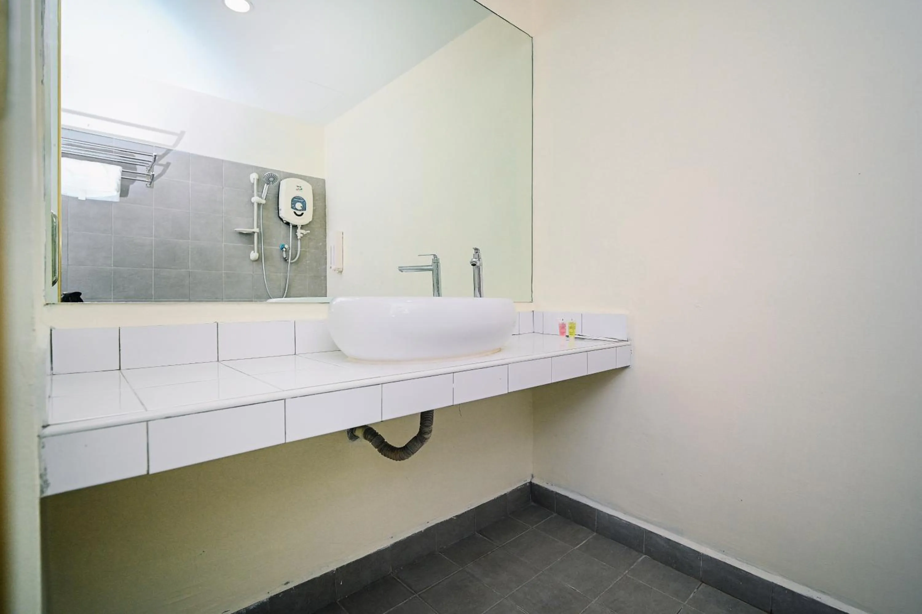 Bathroom in Swing & Pillows - Z Hotel Cyberjaya