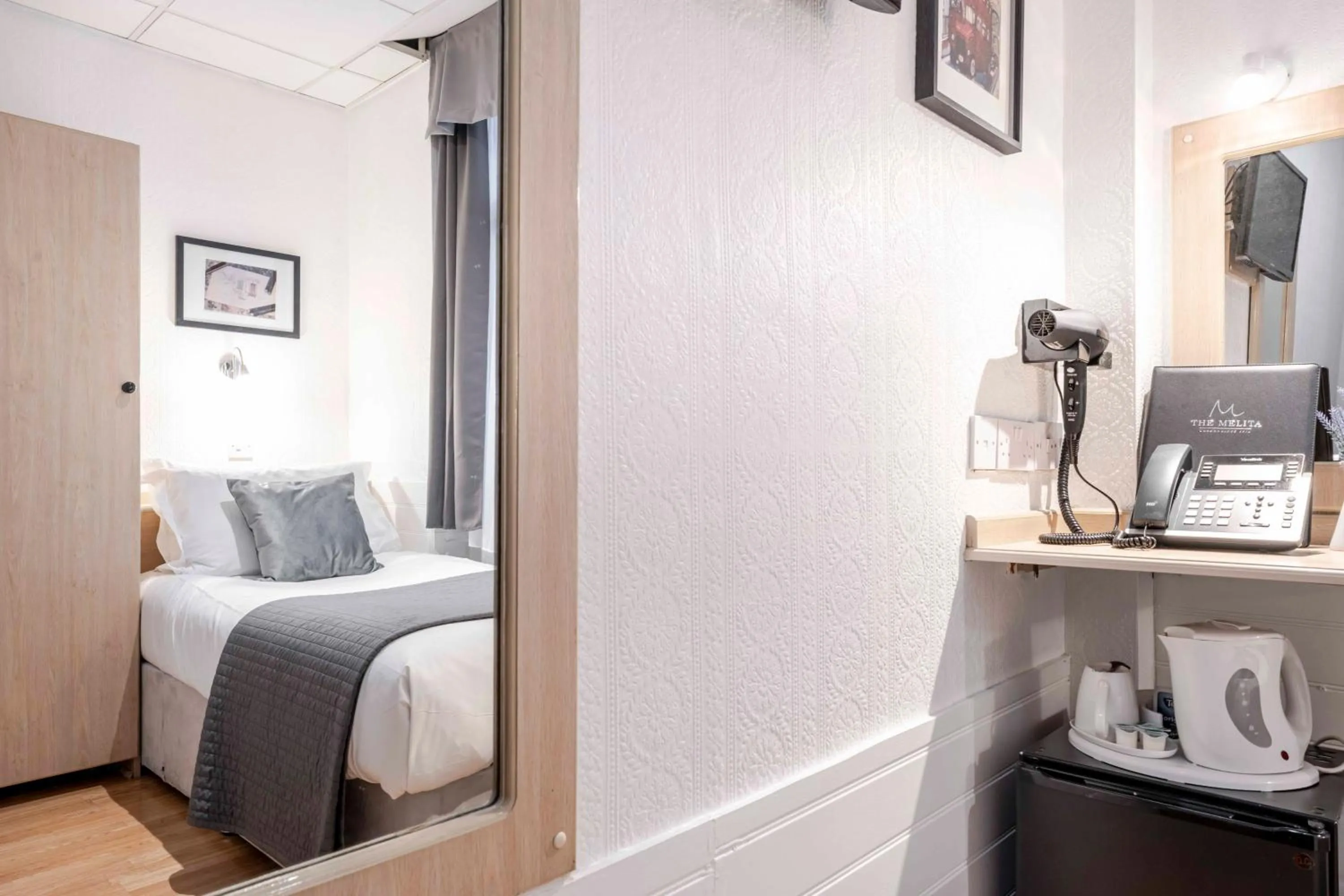 Coffee/tea facilities, Bed in The Melita