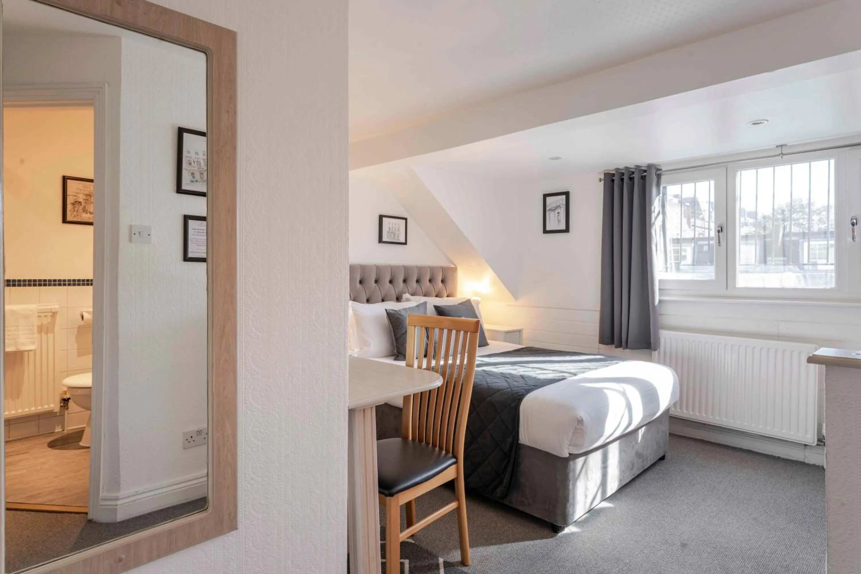 Bedroom, Bed in The Melita