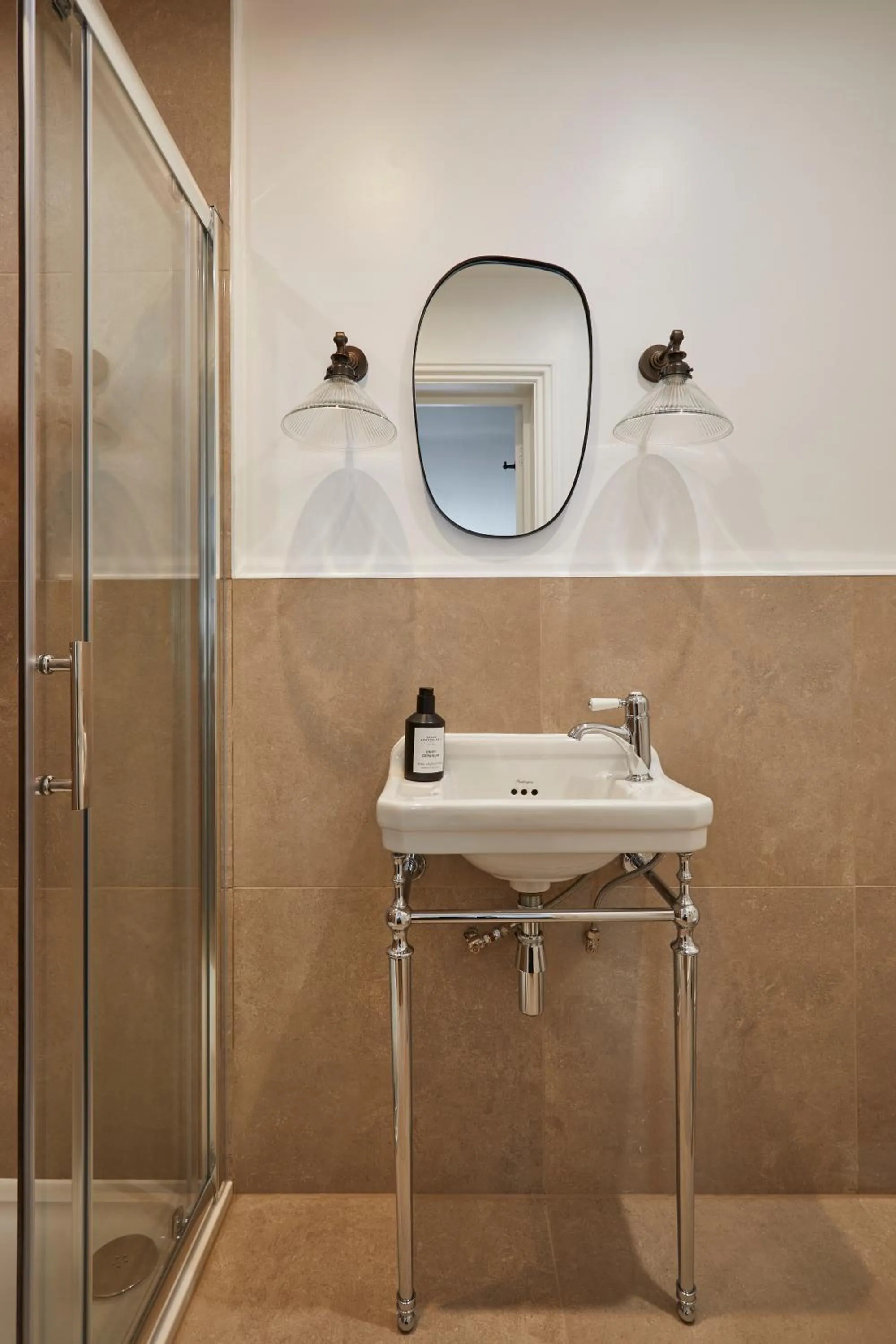 Bathroom in Georgian House Hotel