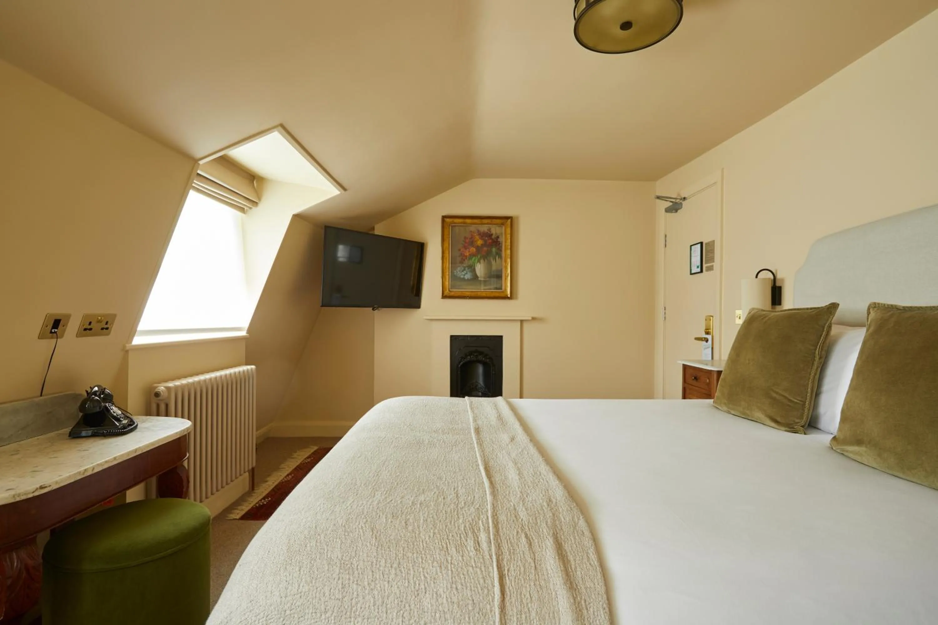 Photo of the whole room, Bed in Georgian House Hotel