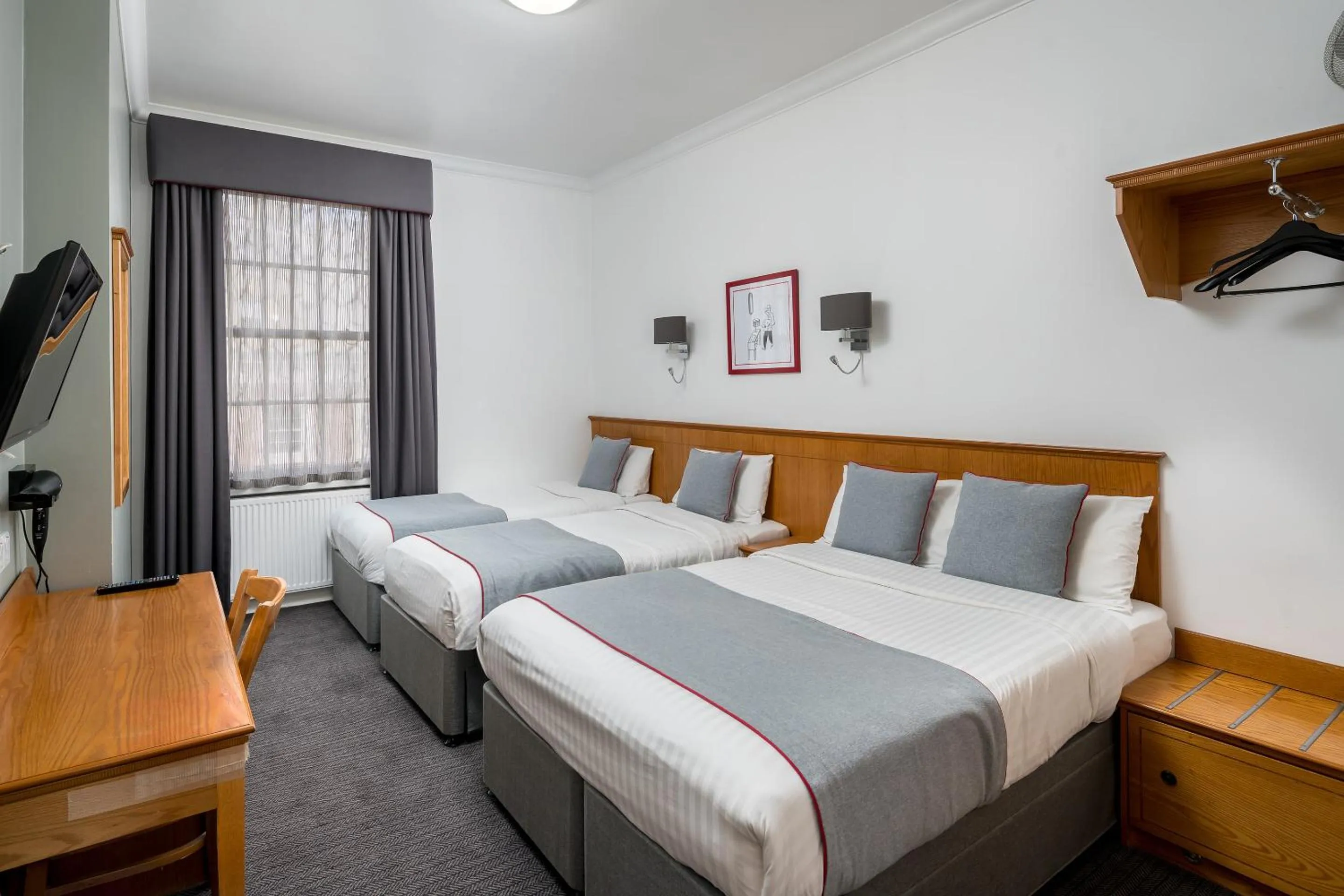 Bedroom, Bed in OYO Townhouse New England, London Victoria