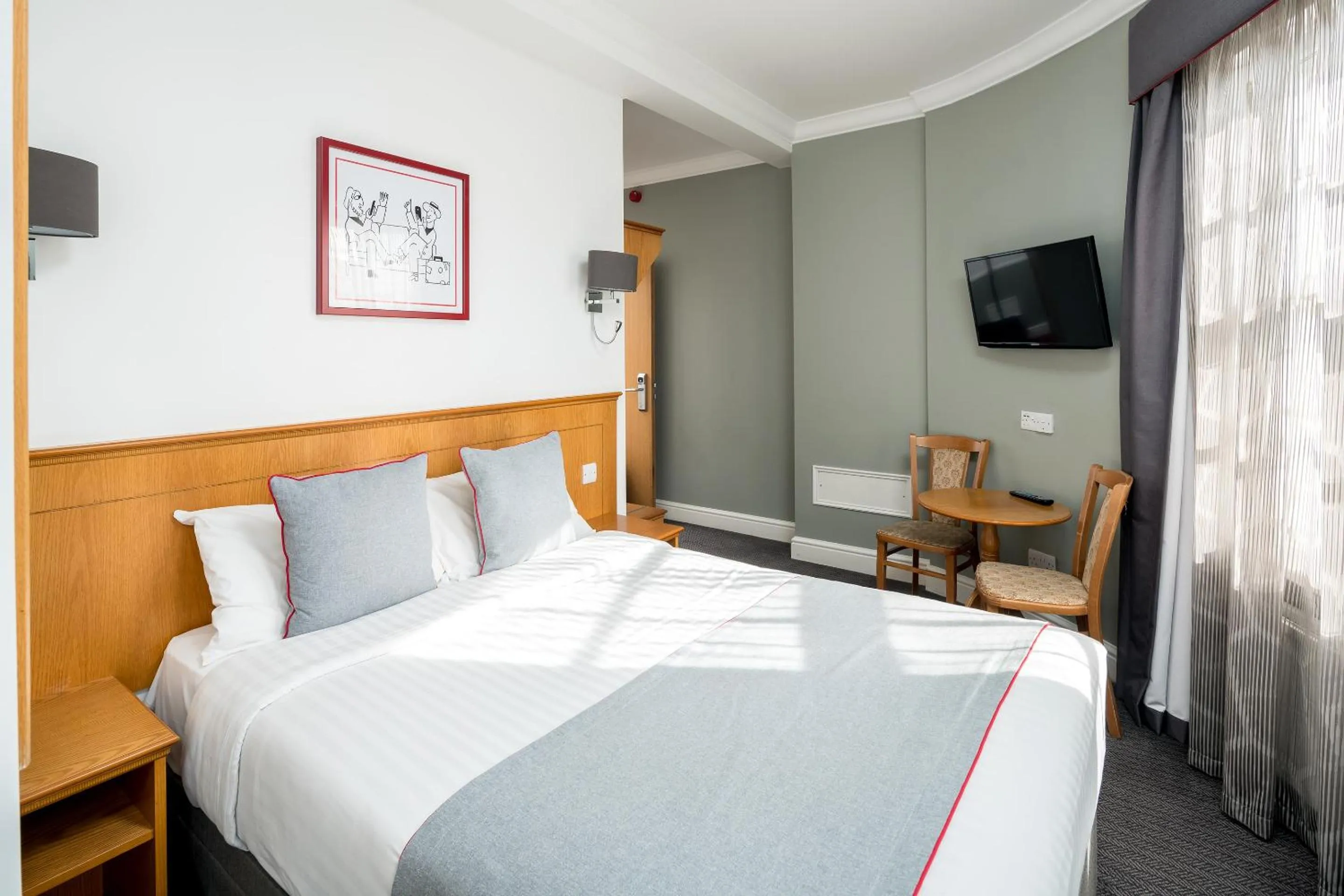 Bedroom, Bed in OYO Townhouse New England, London Victoria