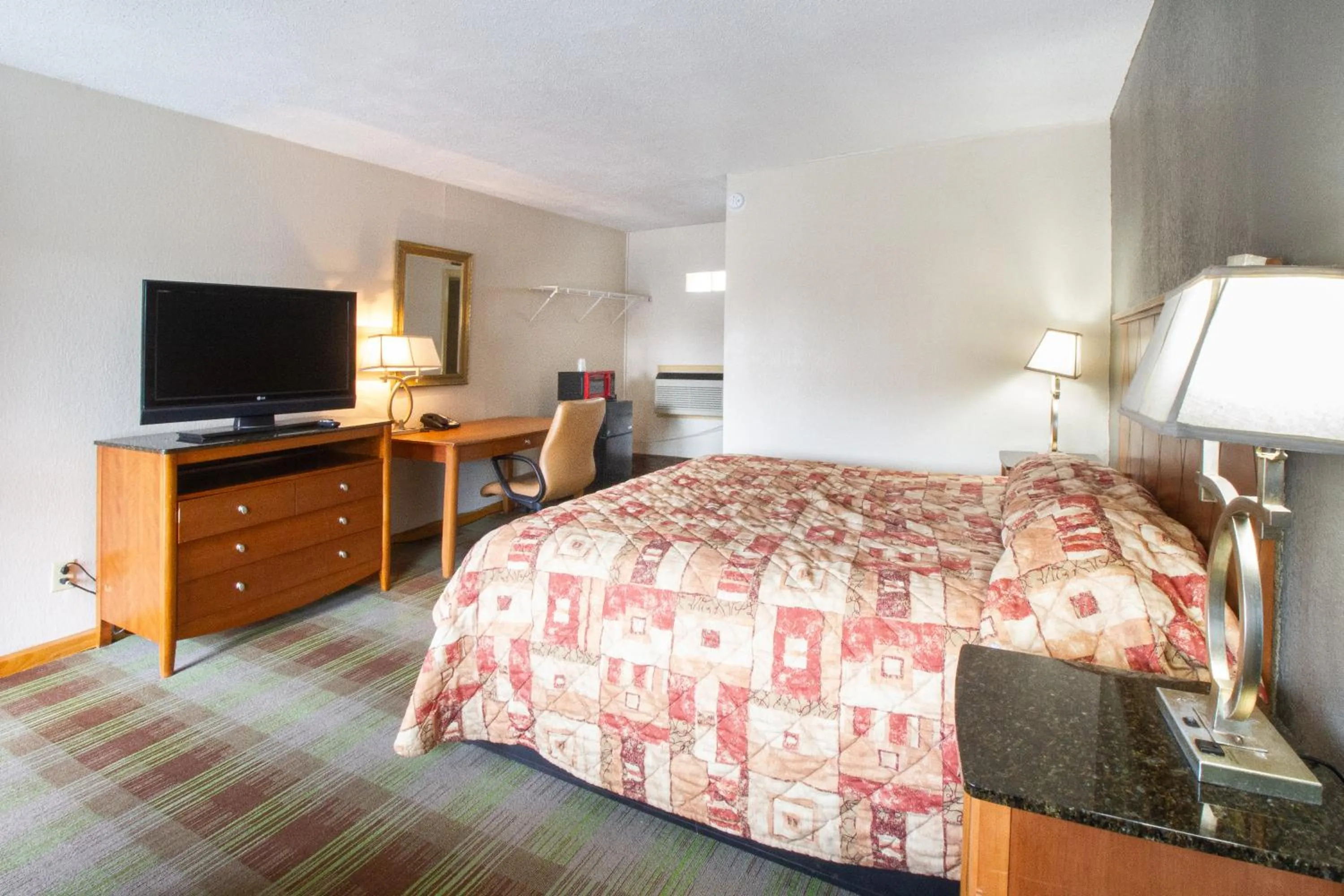 View (from property/room), Bed in Whitehouse Motel Richmond South