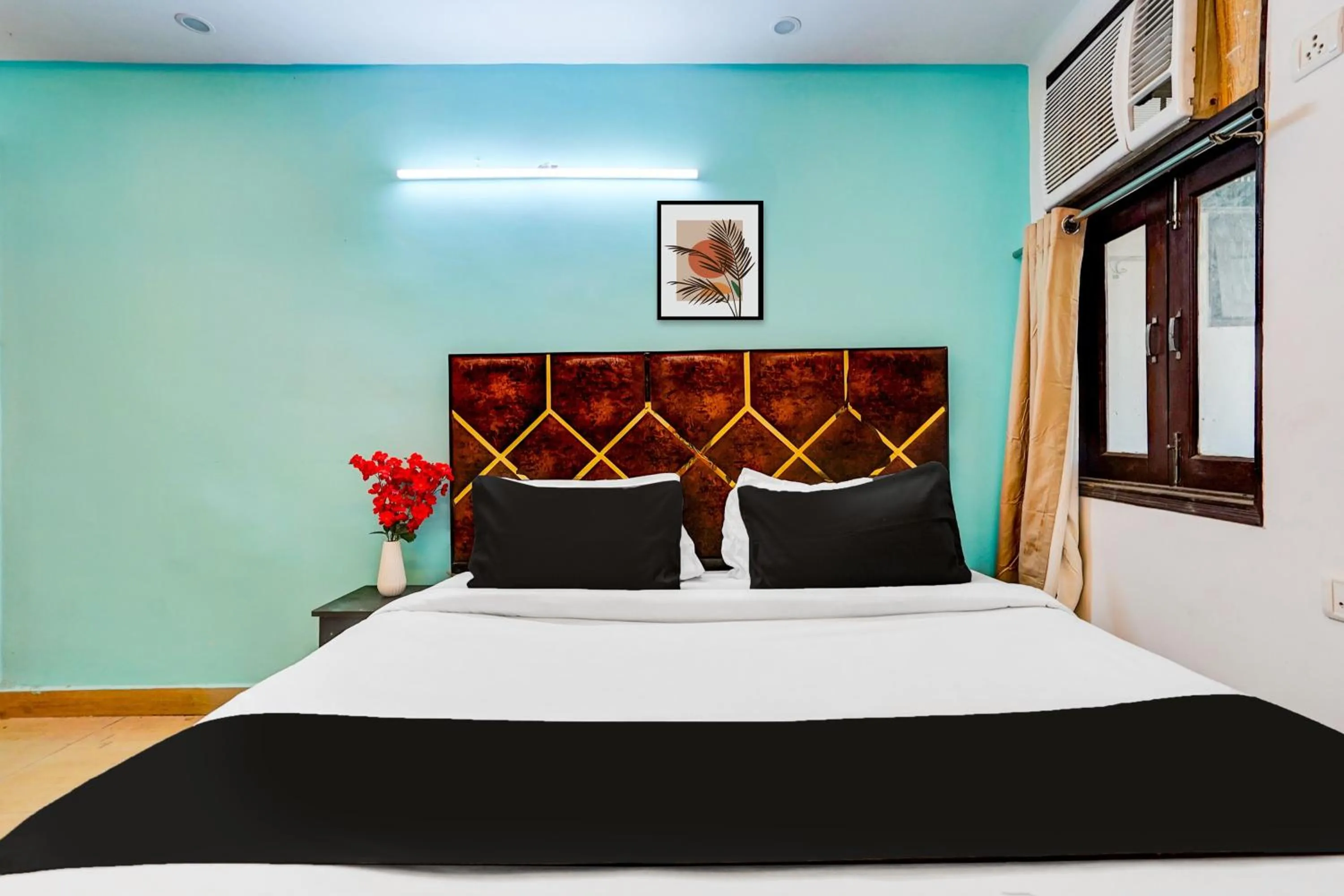 Bedroom, Bed in Hotel O Silver Key KD plaza Near Saket Metro station