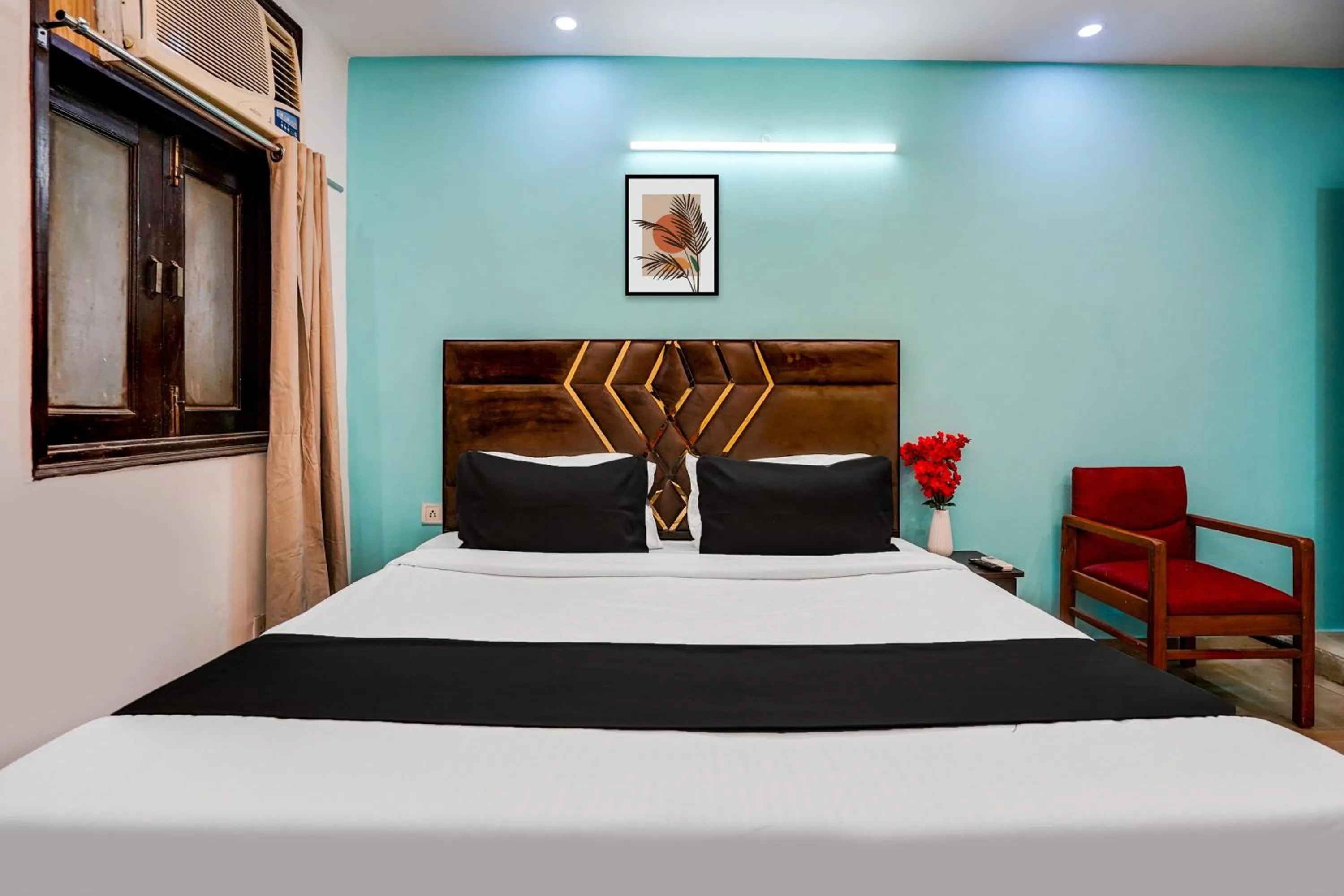 Bedroom, Bed in Hotel O Silver Key KD plaza Near Saket Metro station