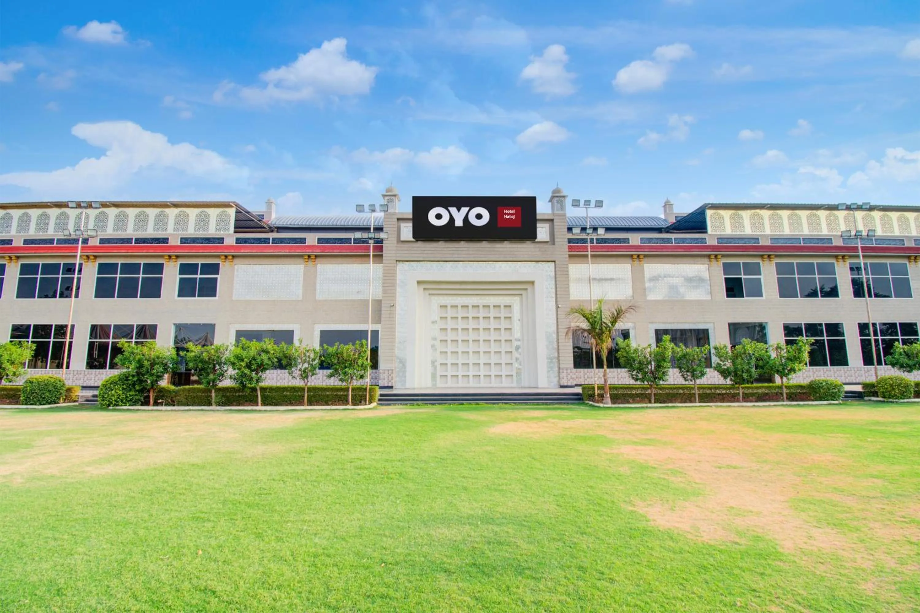 Facade/entrance in Hotel O Hatoj