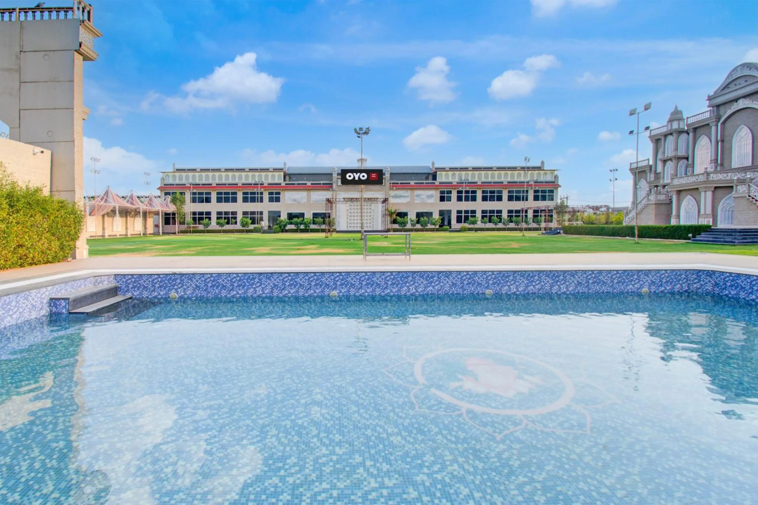 Swimming pool in Hotel O Hatoj