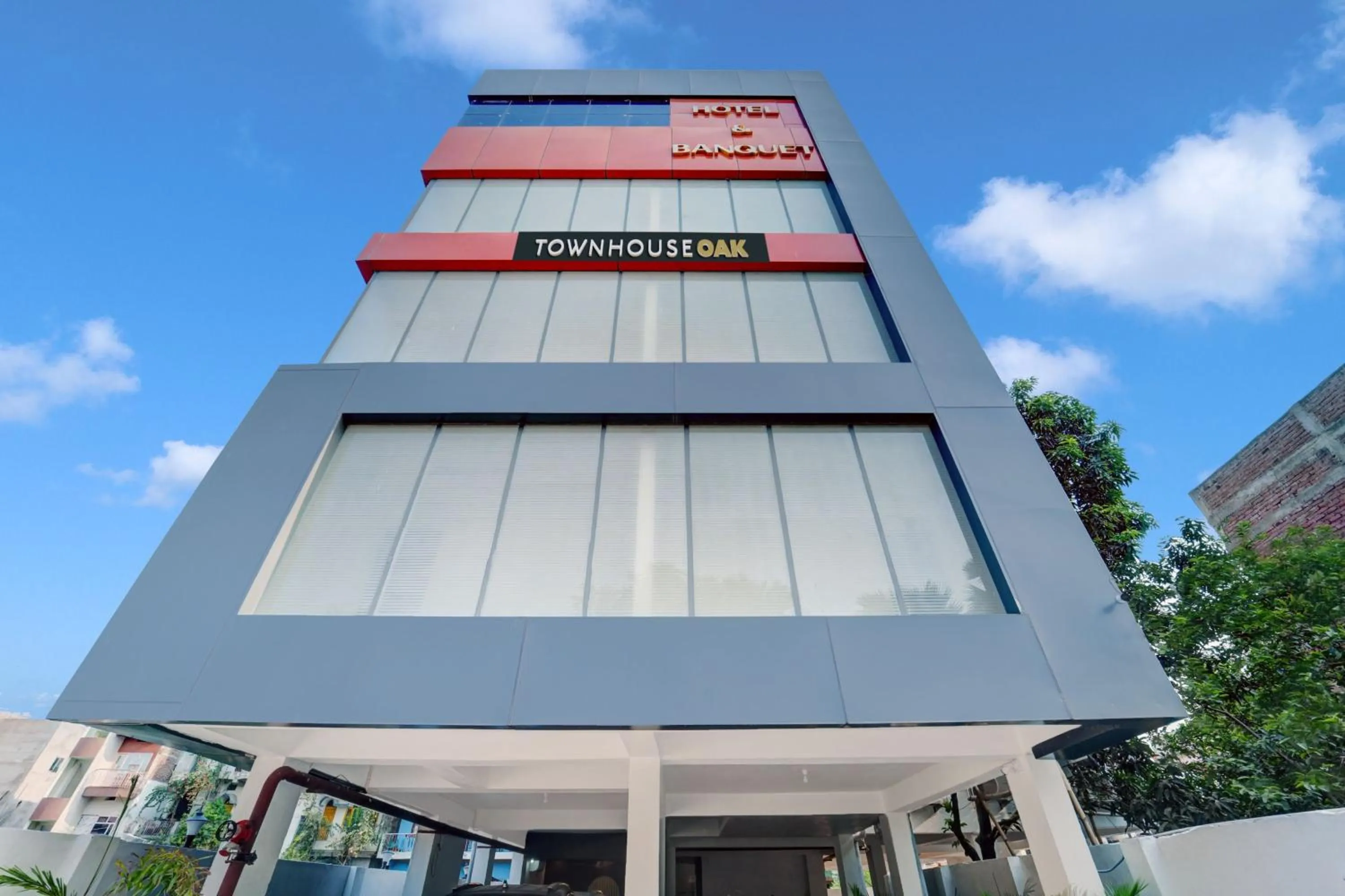 Facade/entrance in Super Townhouse OAK The Dev Regency