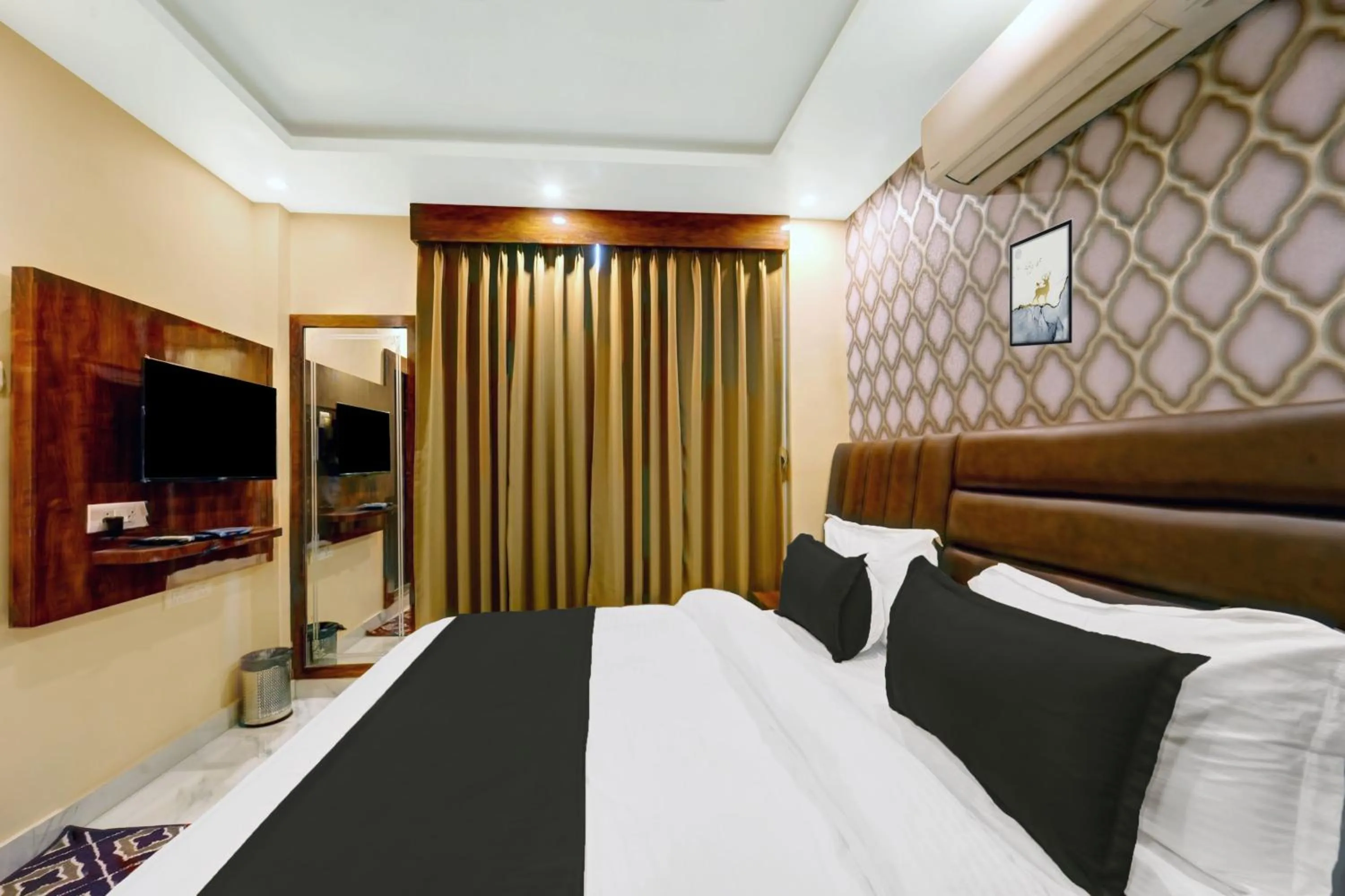 Bedroom, Bed in Super Townhouse OAK The Dev Regency