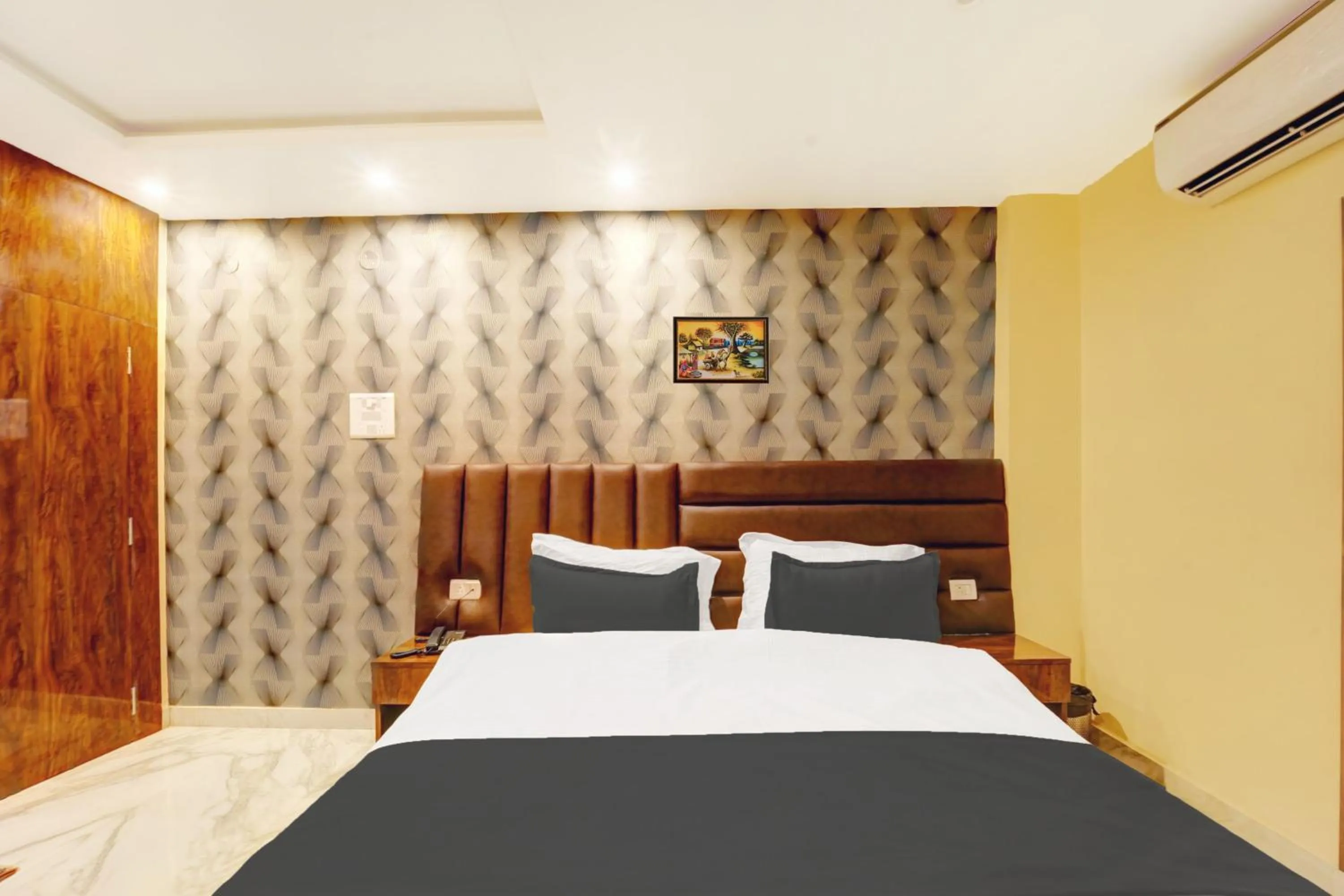 Bedroom, Bed in Super Townhouse OAK The Dev Regency