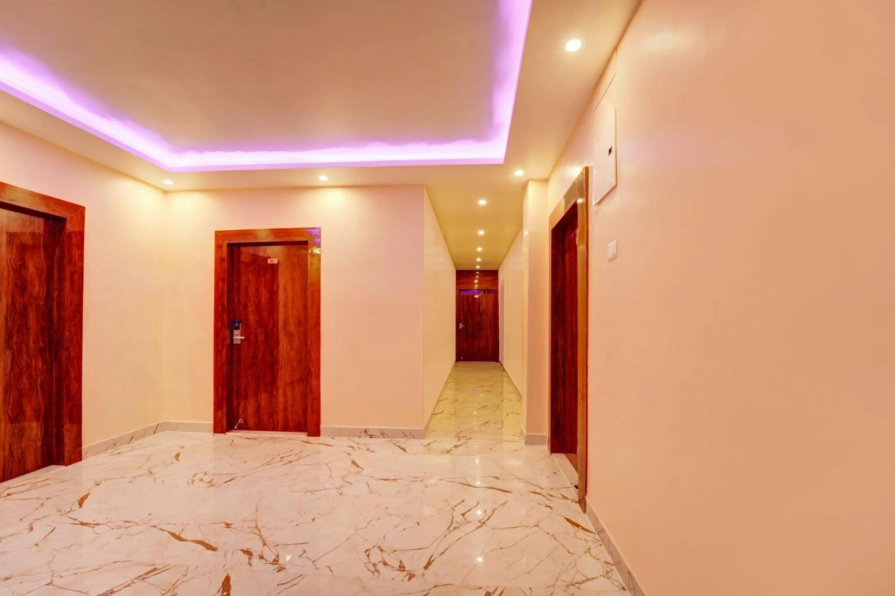 Lobby or reception, Bed in Super Townhouse OAK The Dev Regency