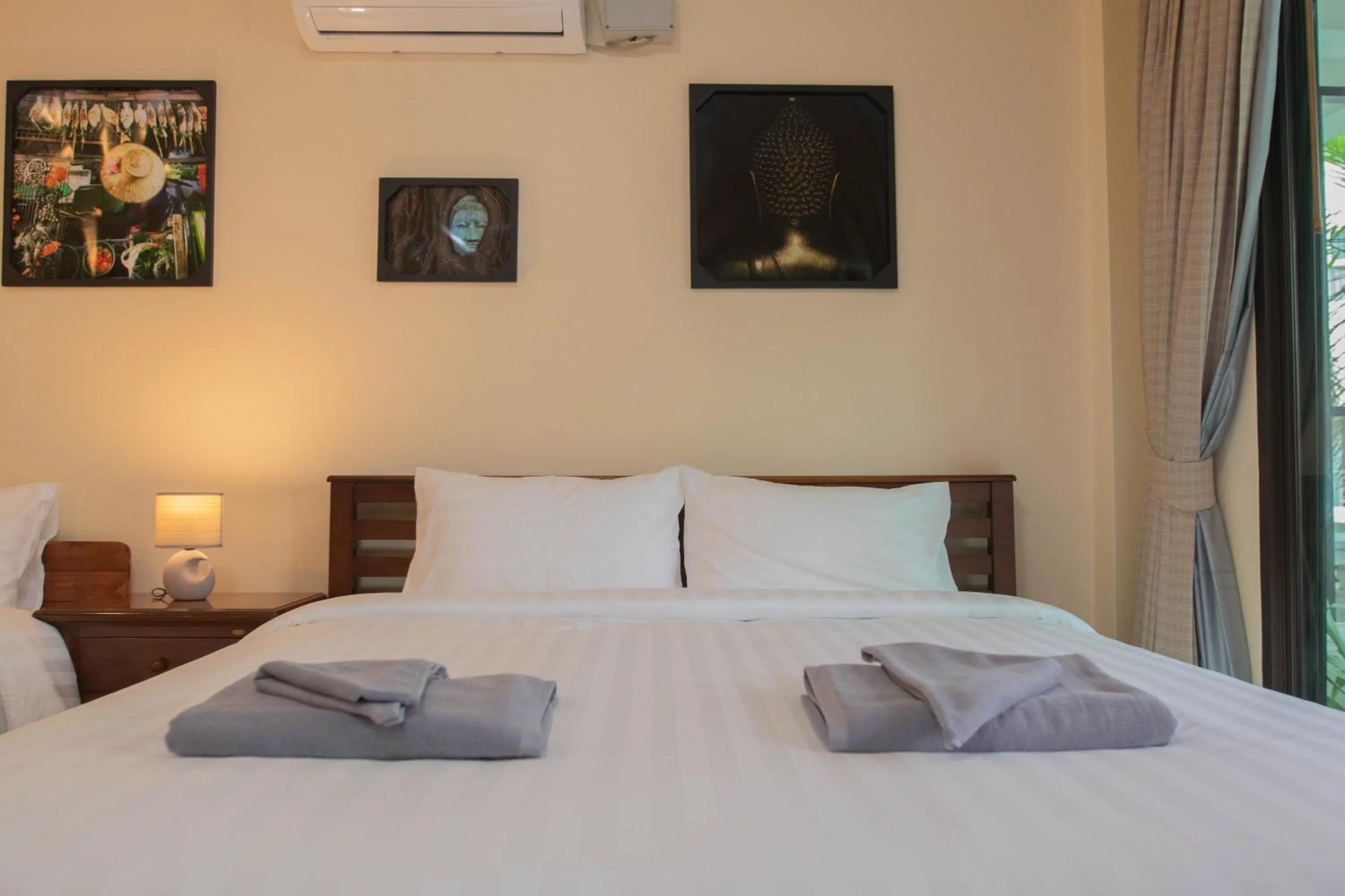 towels, Bed in Maiiam Guesthouse Patong