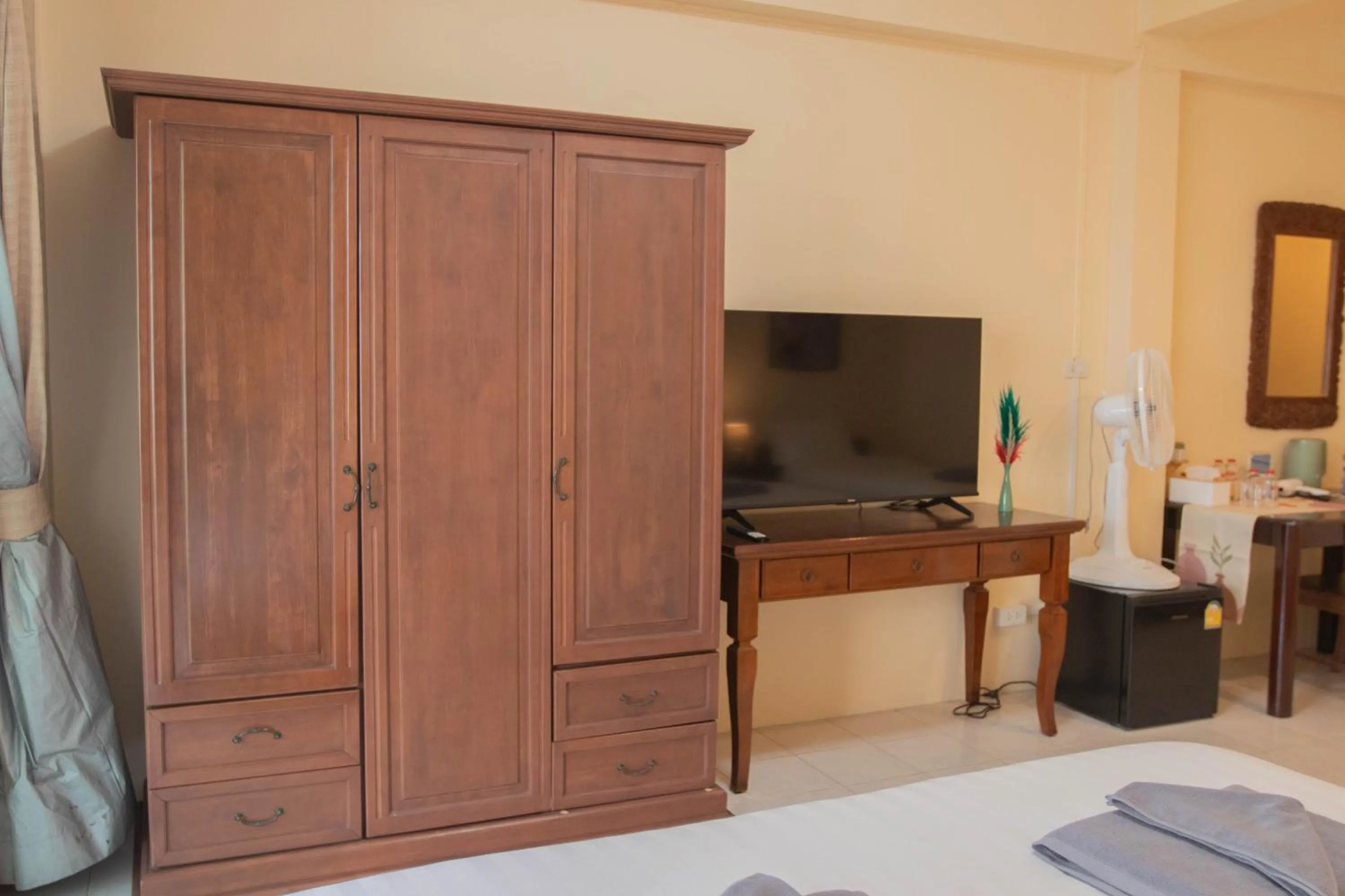 TV and multimedia, Bed in Maiiam Guesthouse Patong