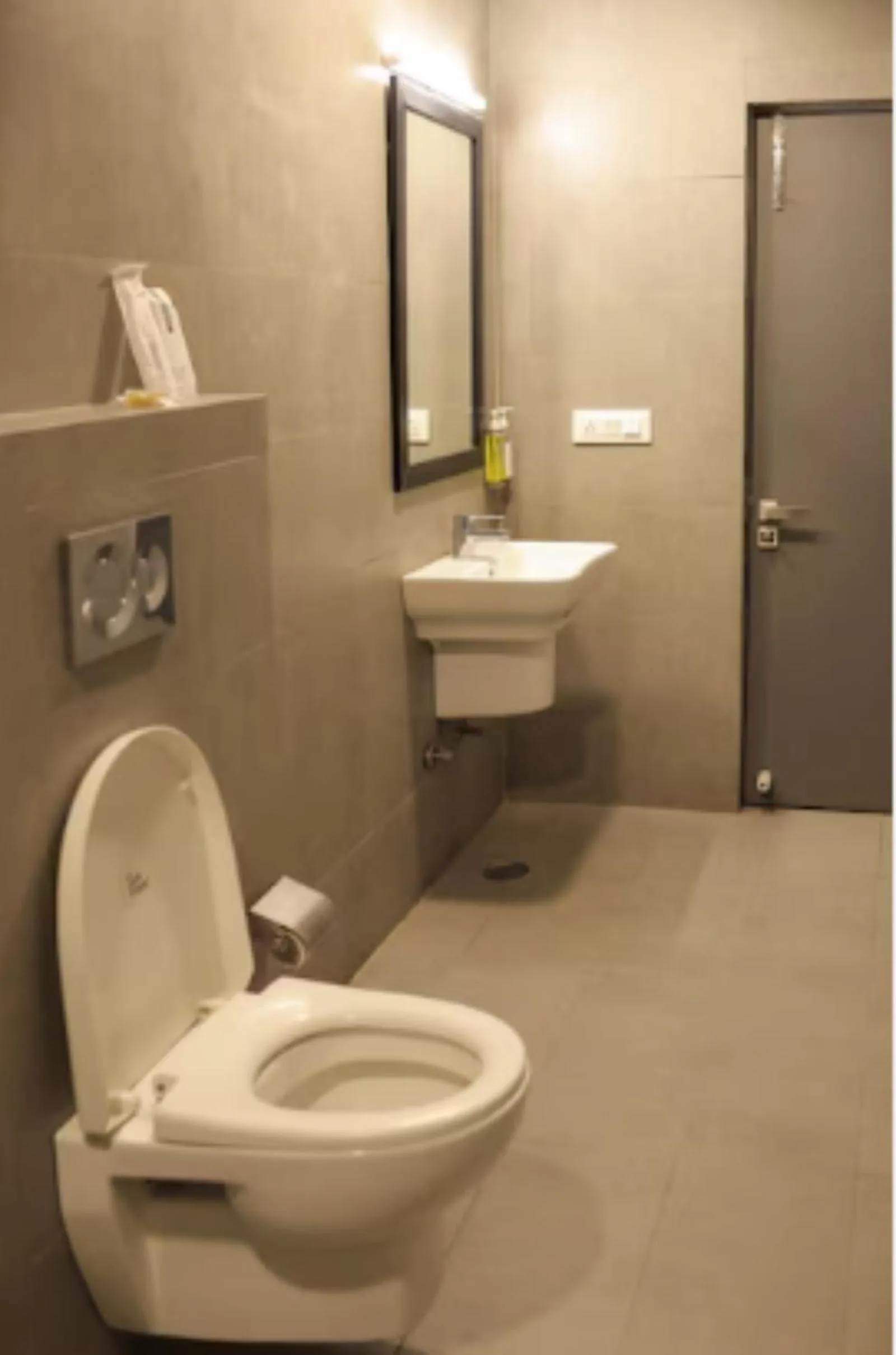 Toilet in Hotel Signature, Nagpur