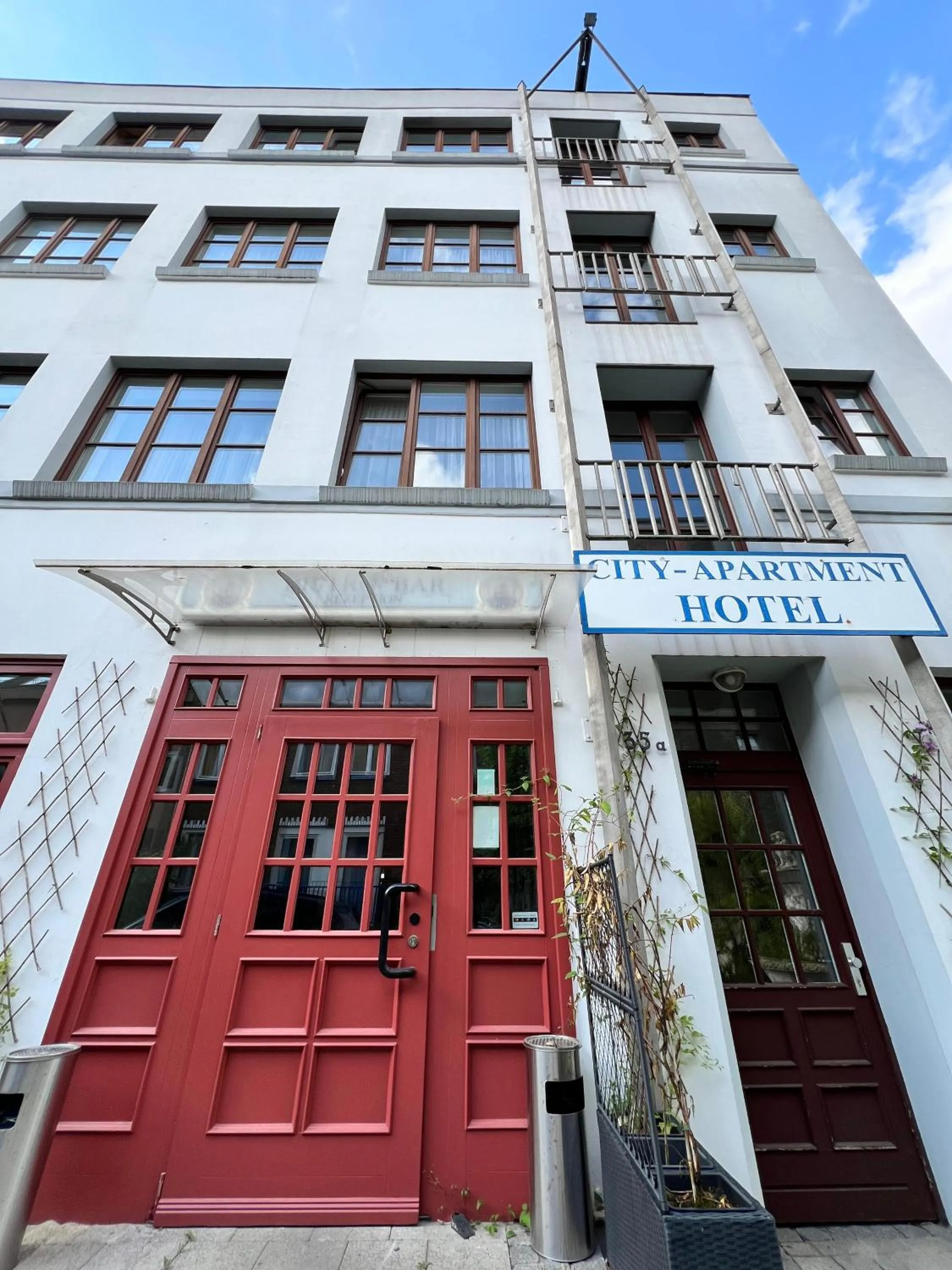 Property building in City Apartment Hotel Hamburg