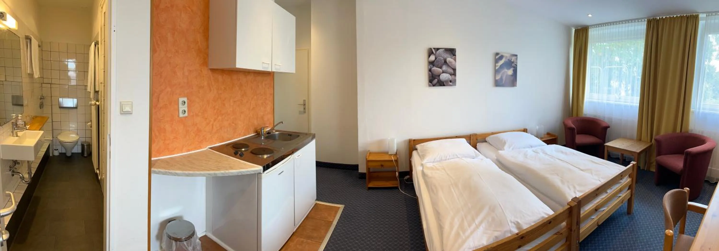 TV and multimedia, Bed in City Apartment Hotel Hamburg